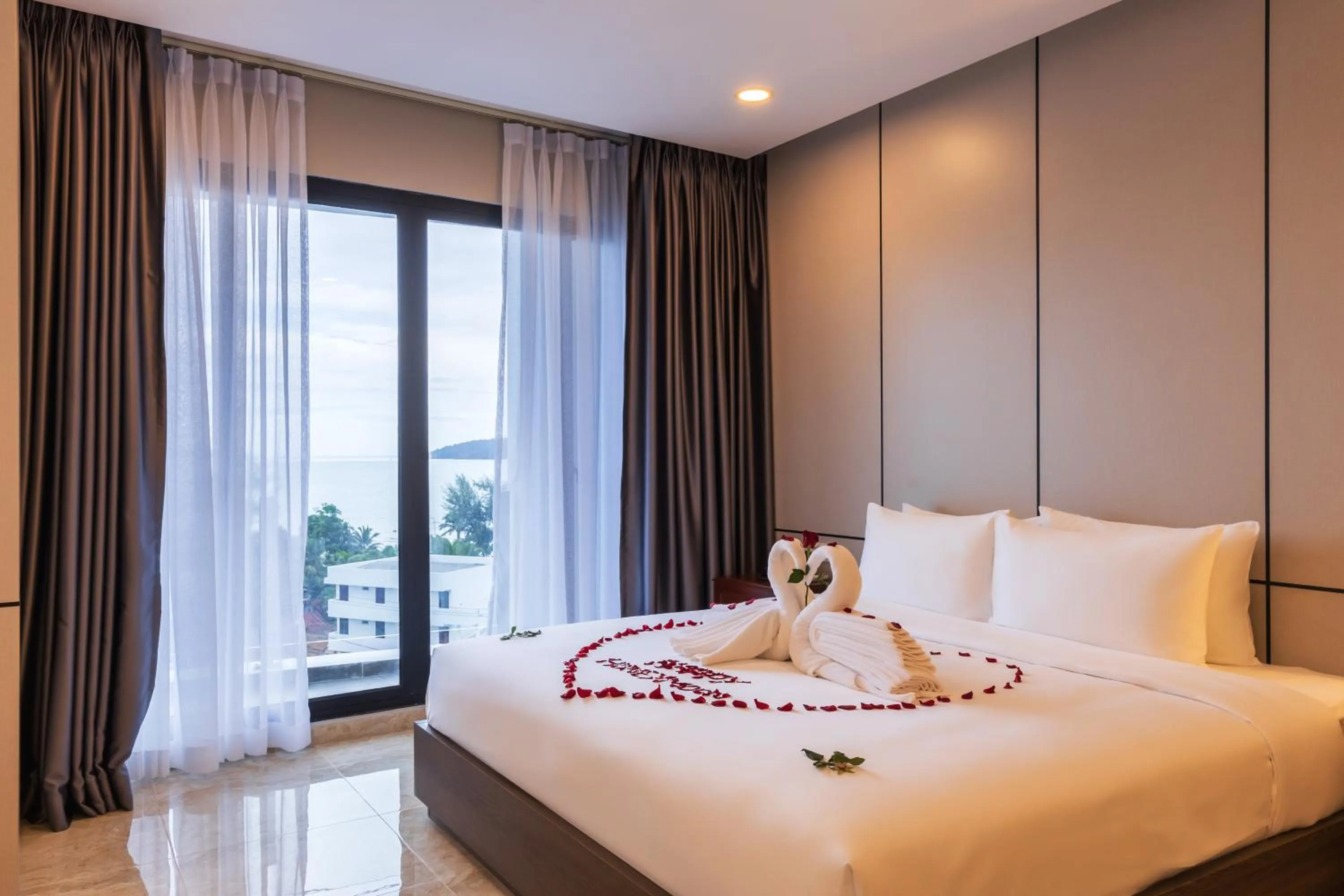 Bedroom, Bed in Otres Beach Hotel