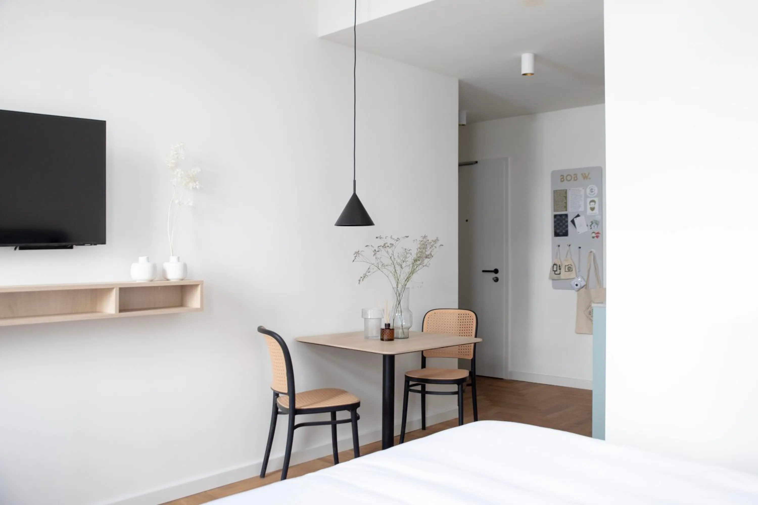 Photo of the whole room, Bed in Bob W Beethoven