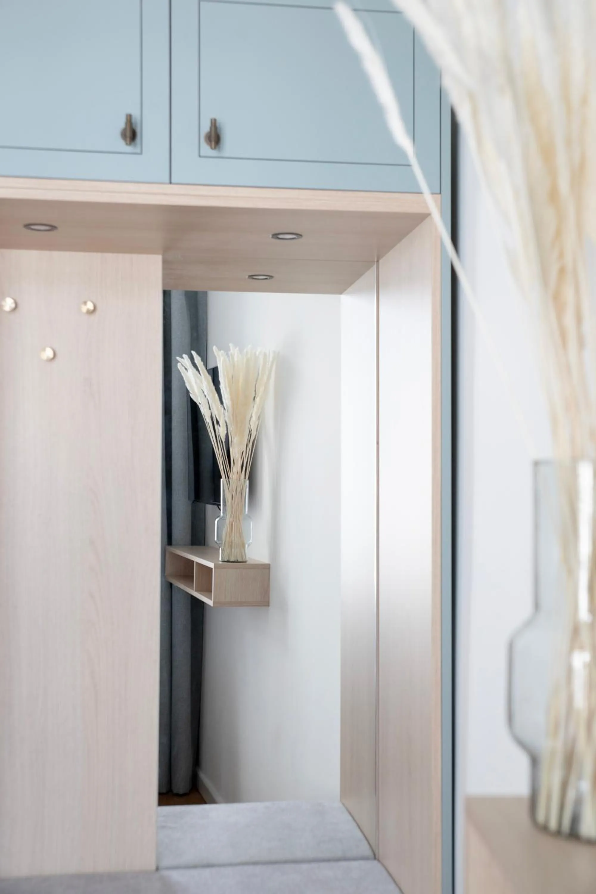 wardrobe in Bob W Beethoven