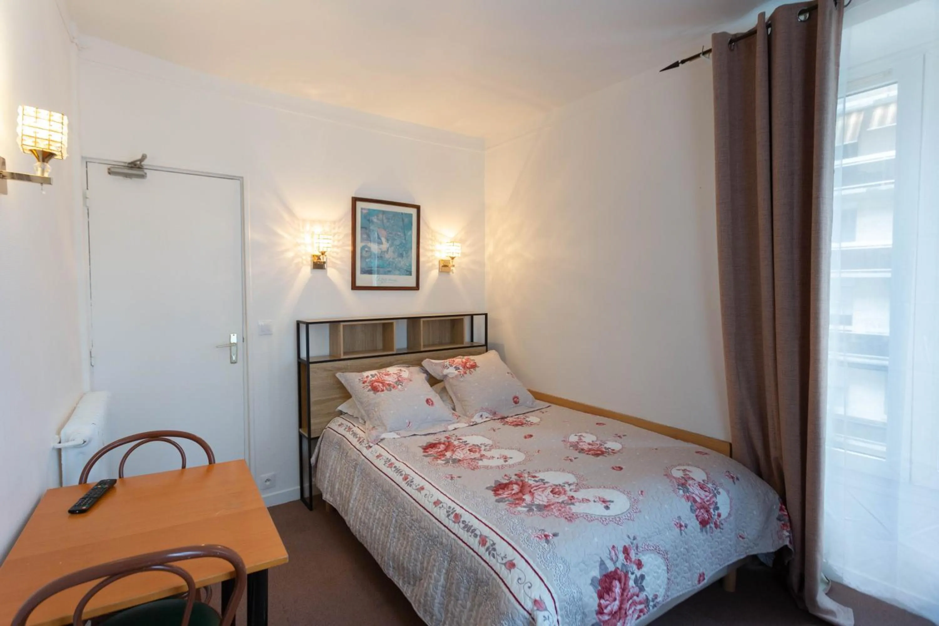 Bedroom in Ideal Hotel