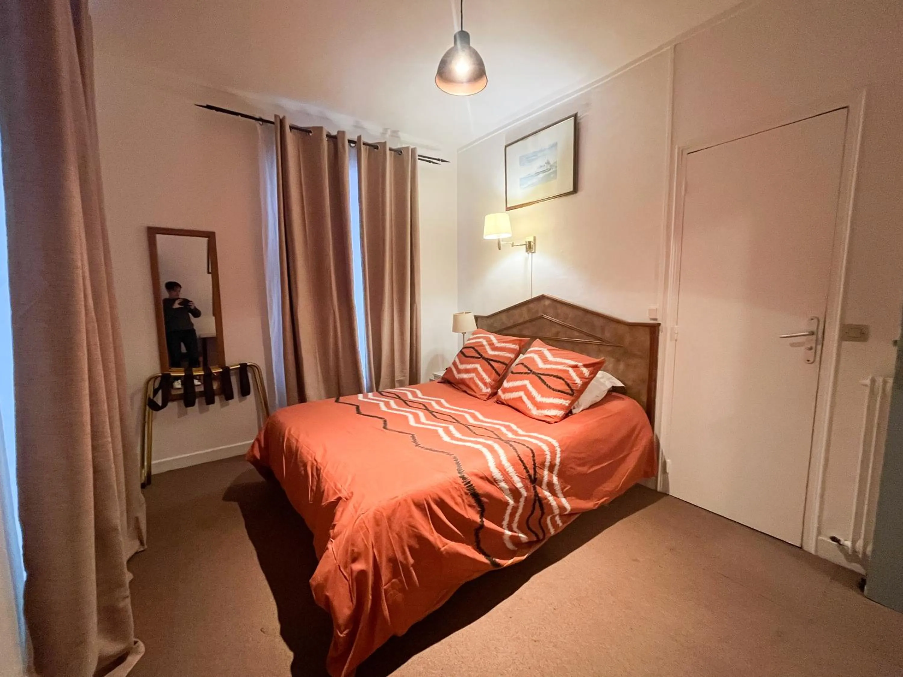 Bedroom in Ideal Hotel