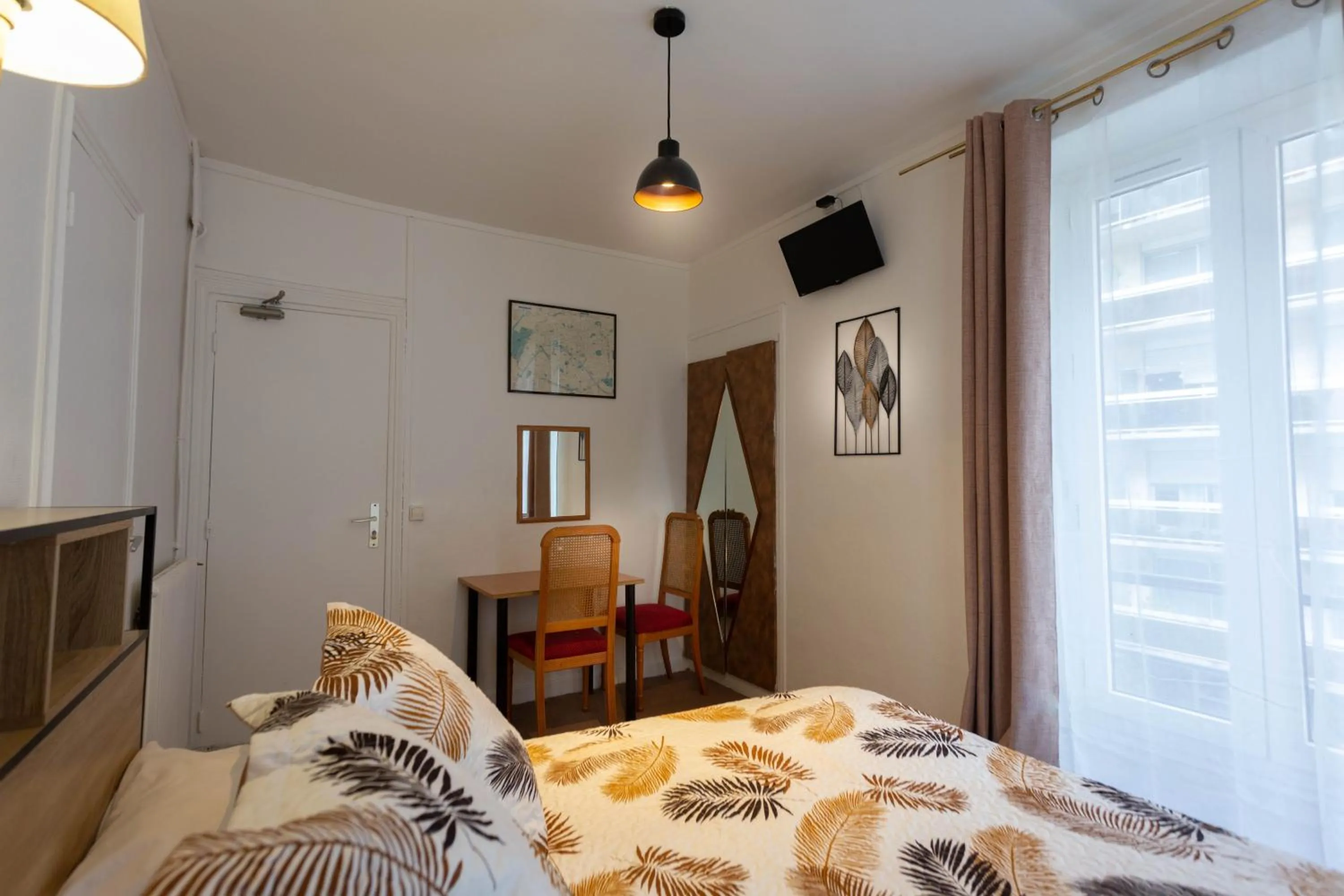 Bedroom in Ideal Hotel