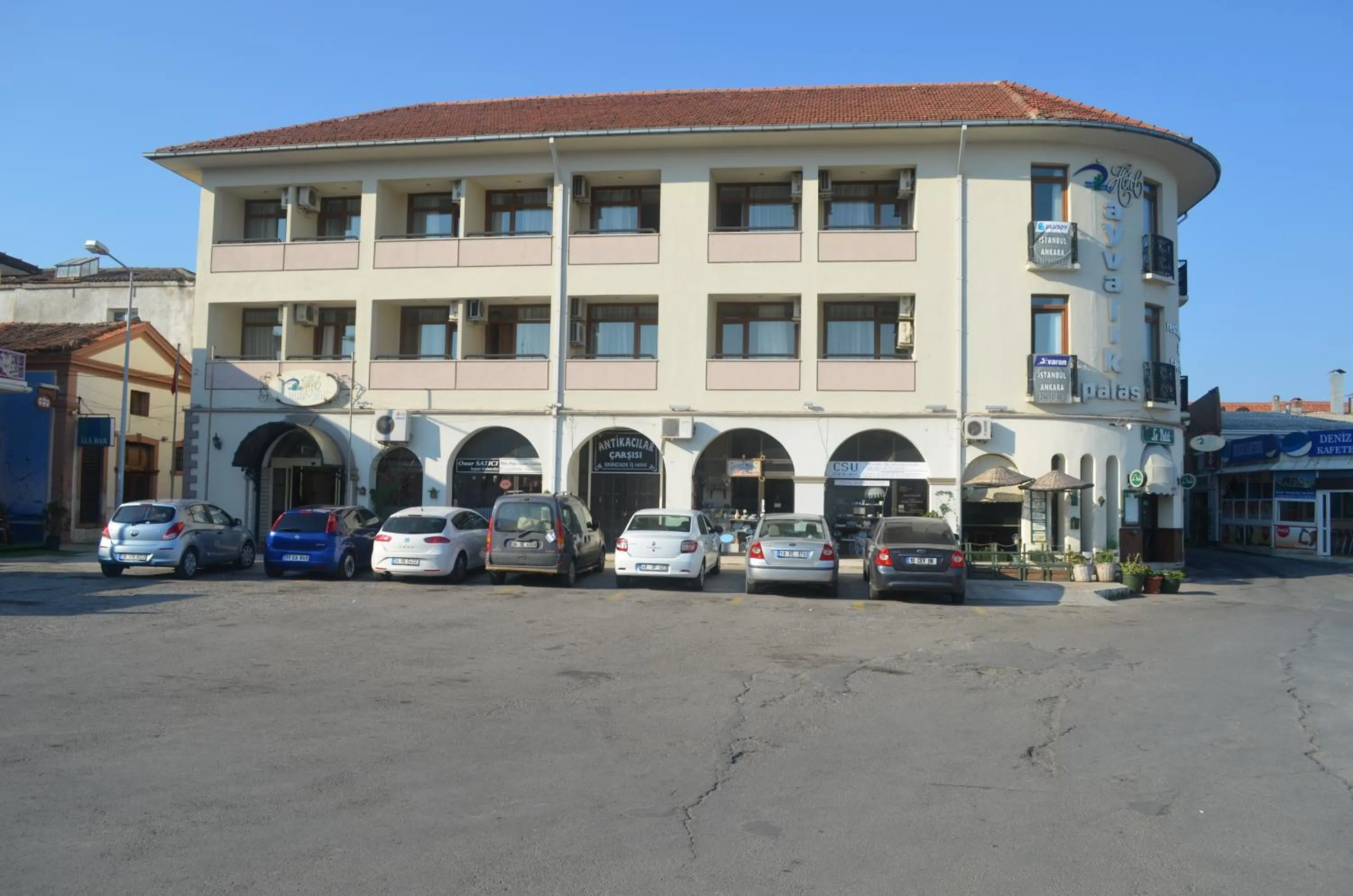Facade/entrance in Ayvalık Palas Hotel