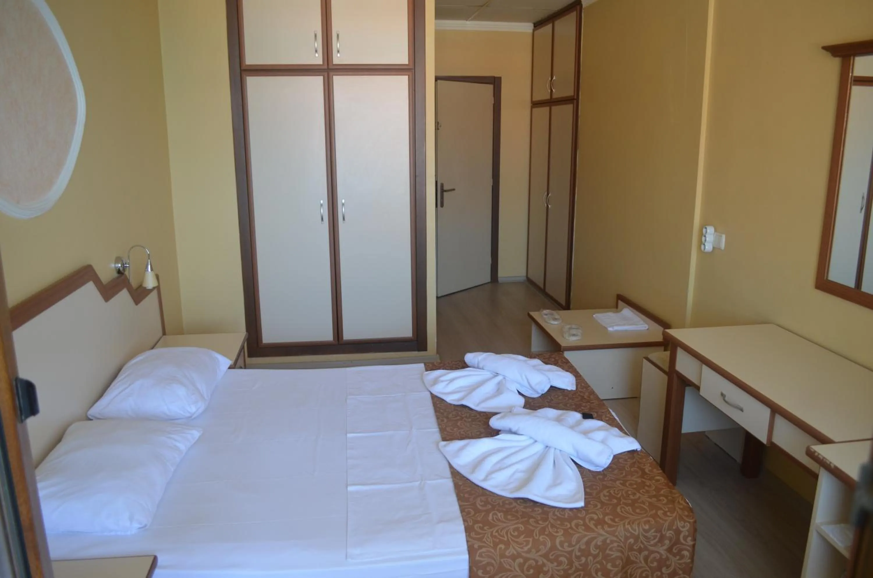 Photo of the whole room, Bed in Ayvalık Palas Hotel