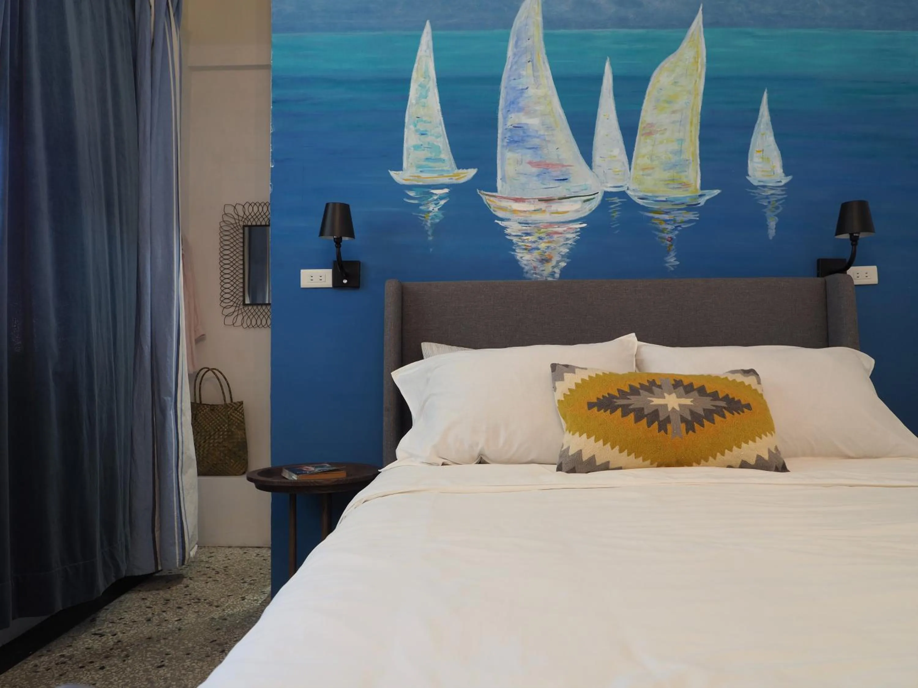 Bedroom, Bed in Seamoon House