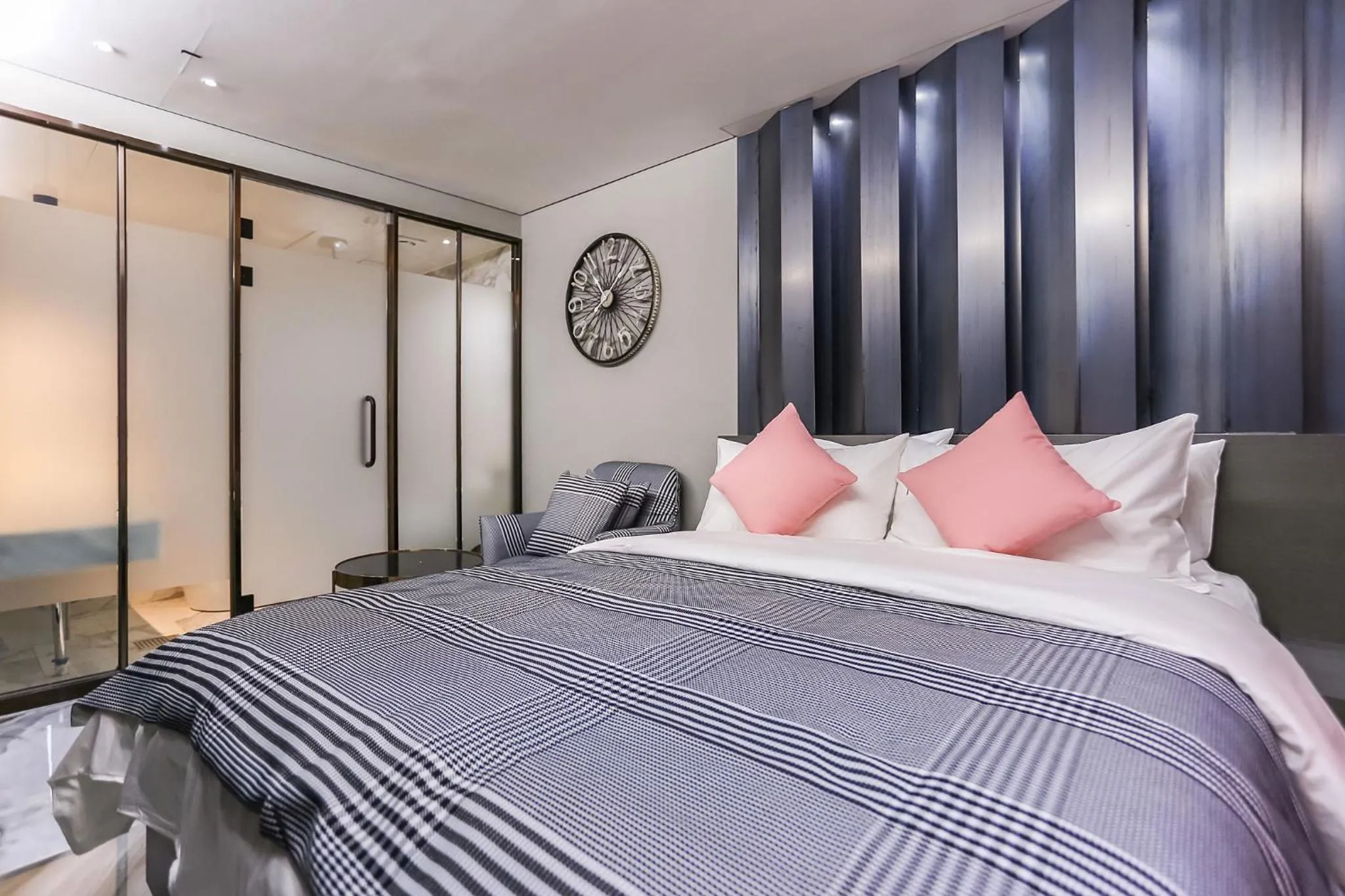 Bedroom, Bed in The Post Hotel