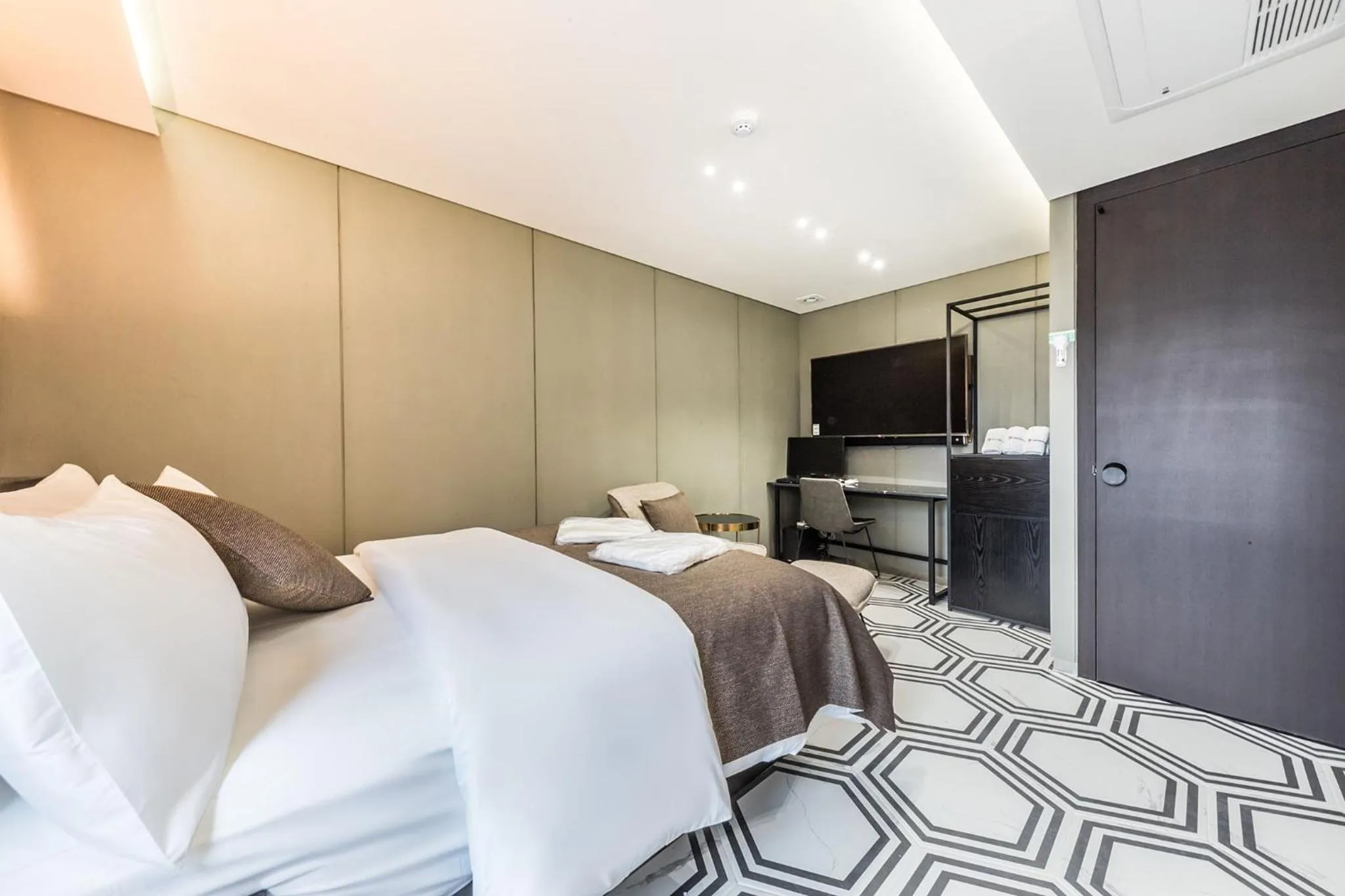 Bedroom, Bed in The Post Hotel