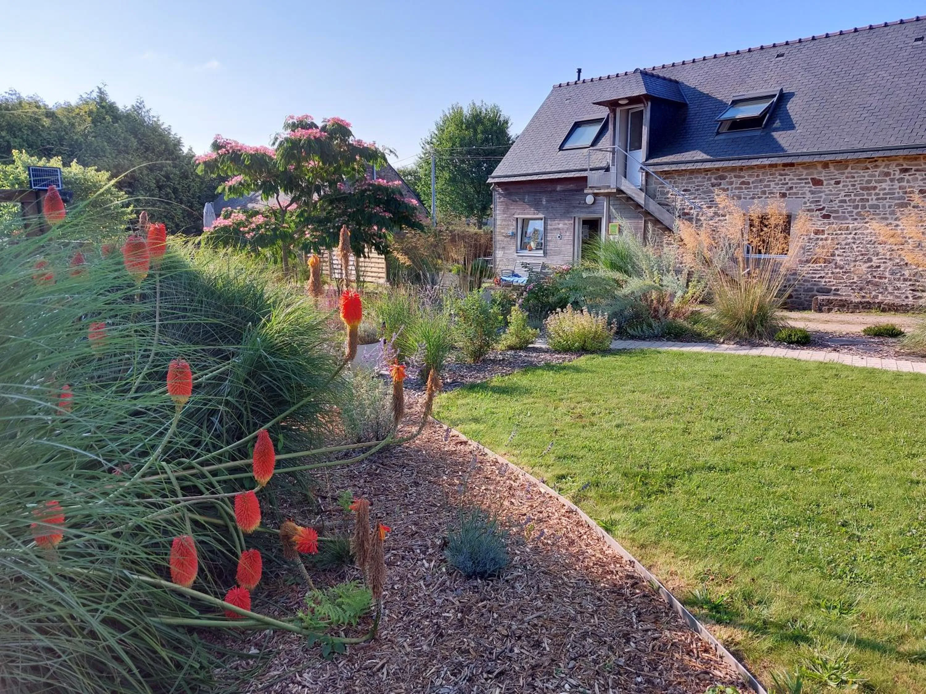 Property building in Les Gites de Kerdurod