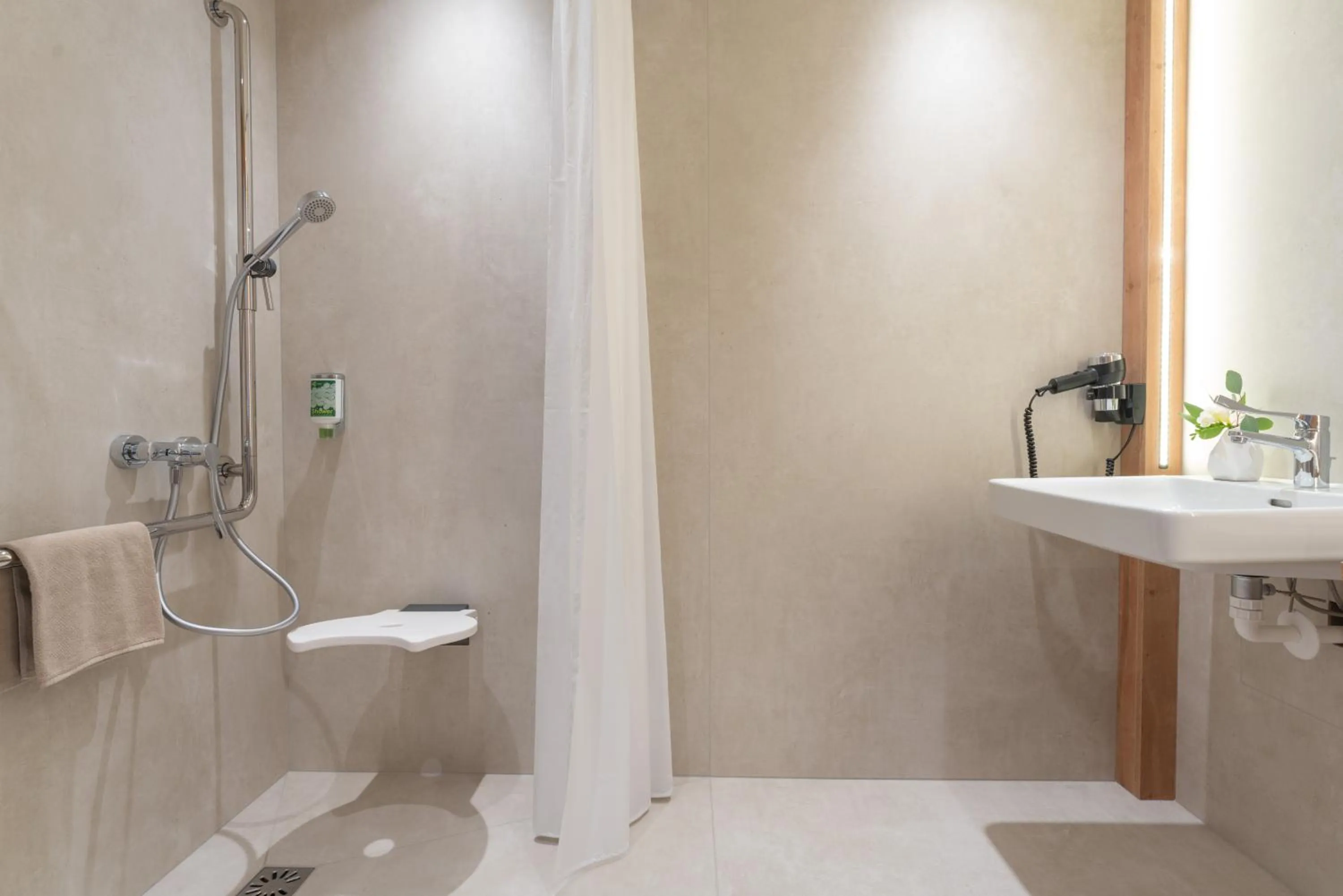 Shower in eee Hotel Eberstalzell