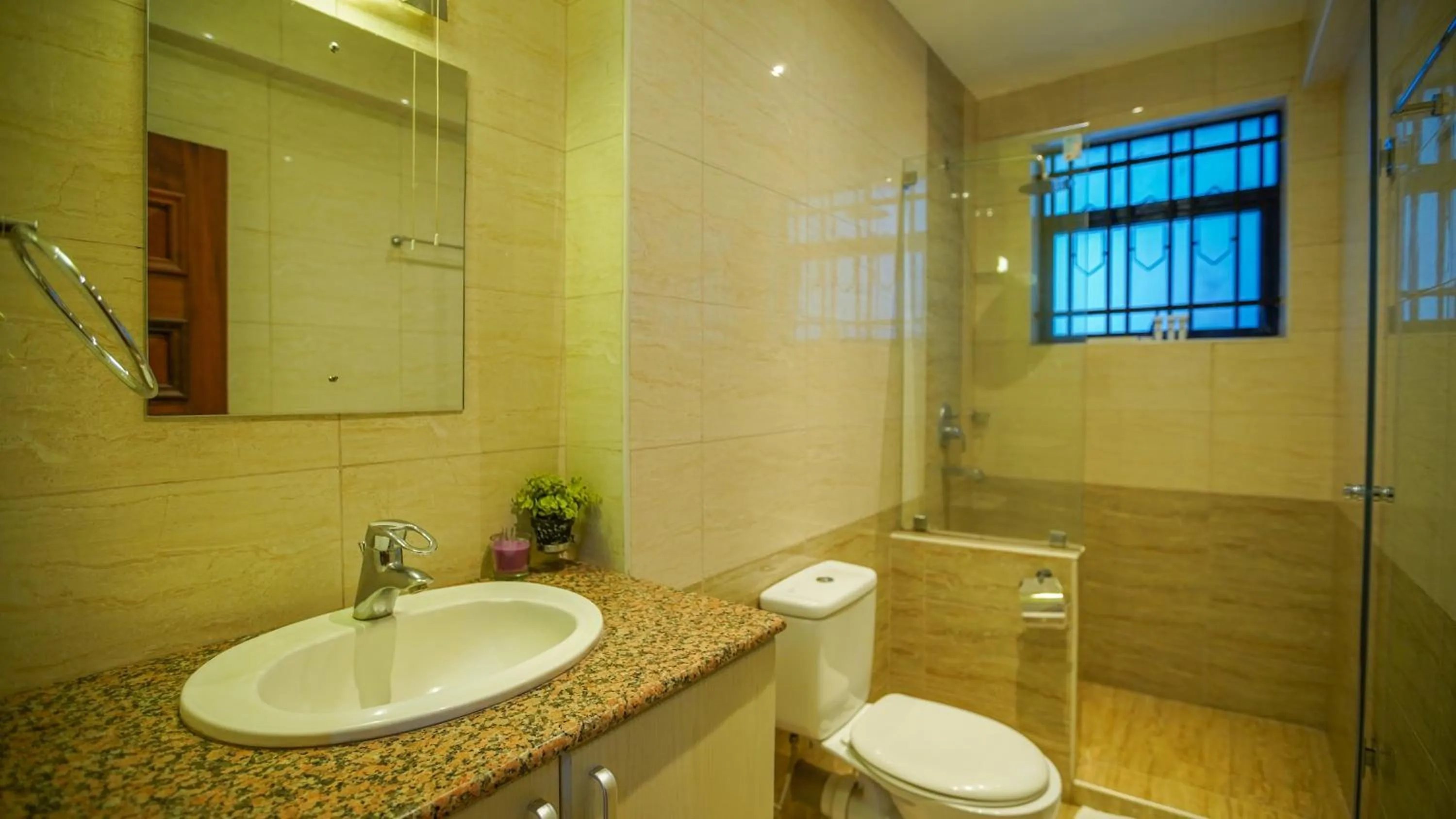 Shower in Warwick Centre