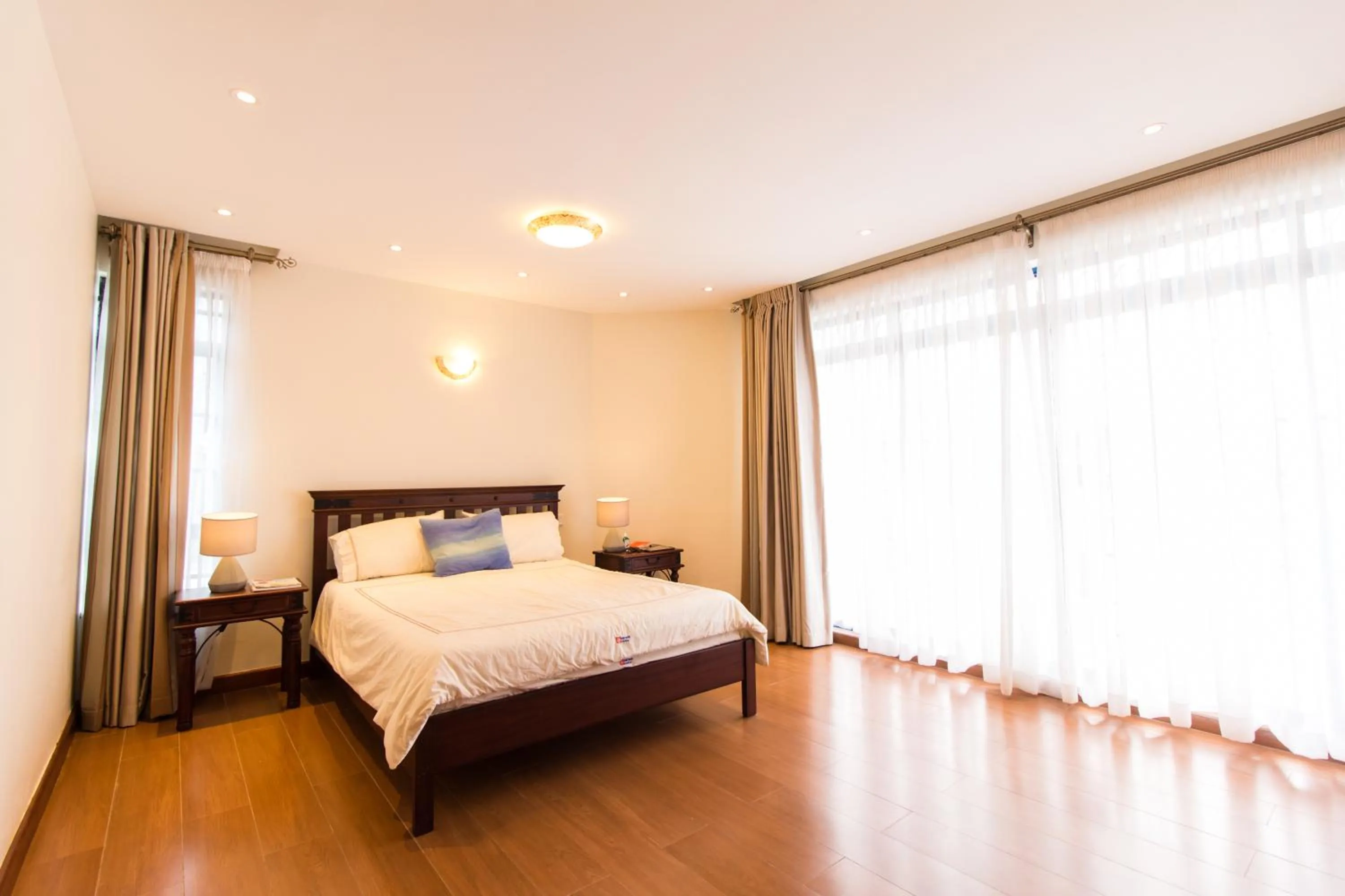 Bed in Warwick Centre