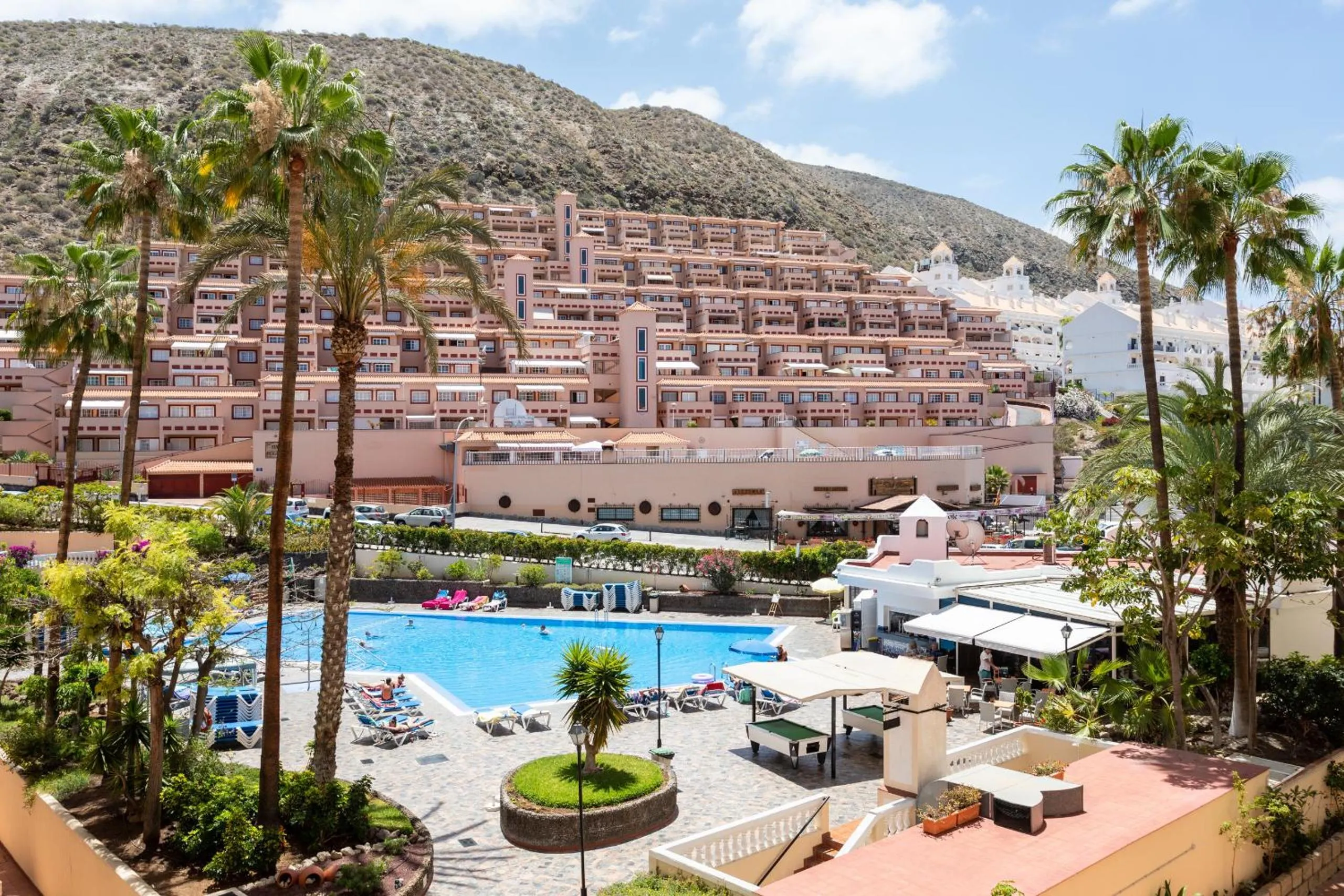 Swimming pool in Castle Harbour