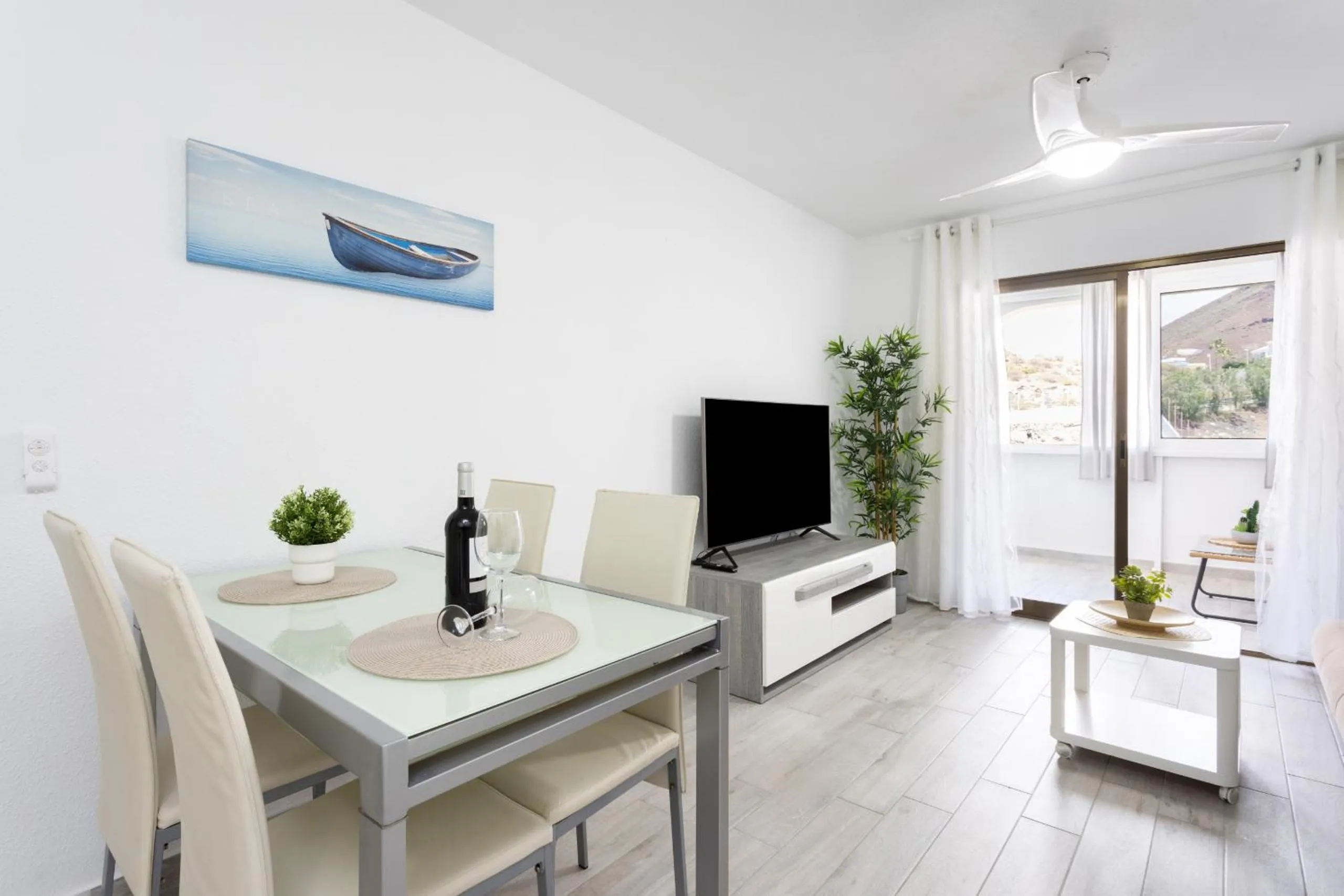 Dining area in Castle Harbour