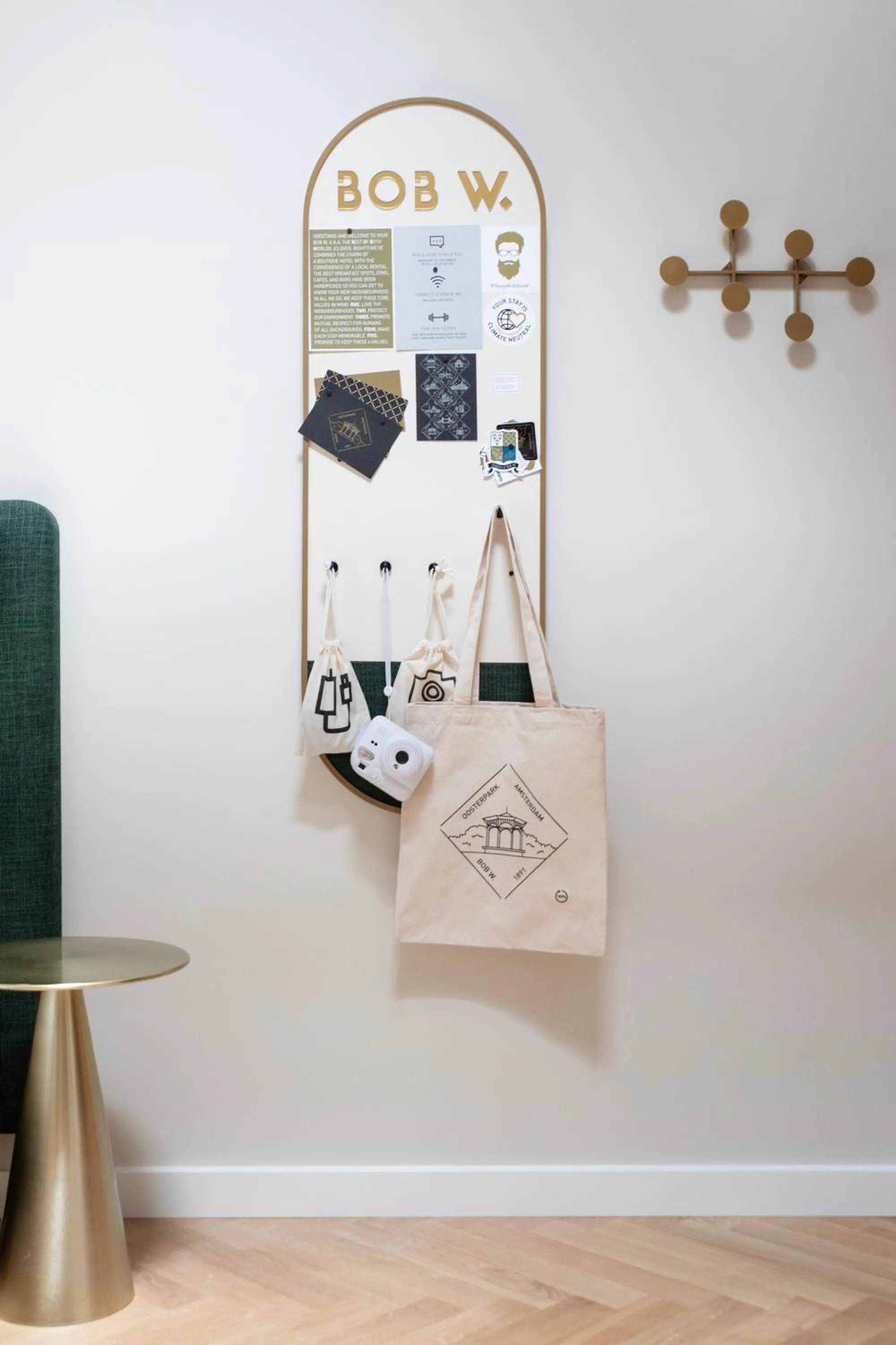 Property logo or sign in Bob W Oosterpark