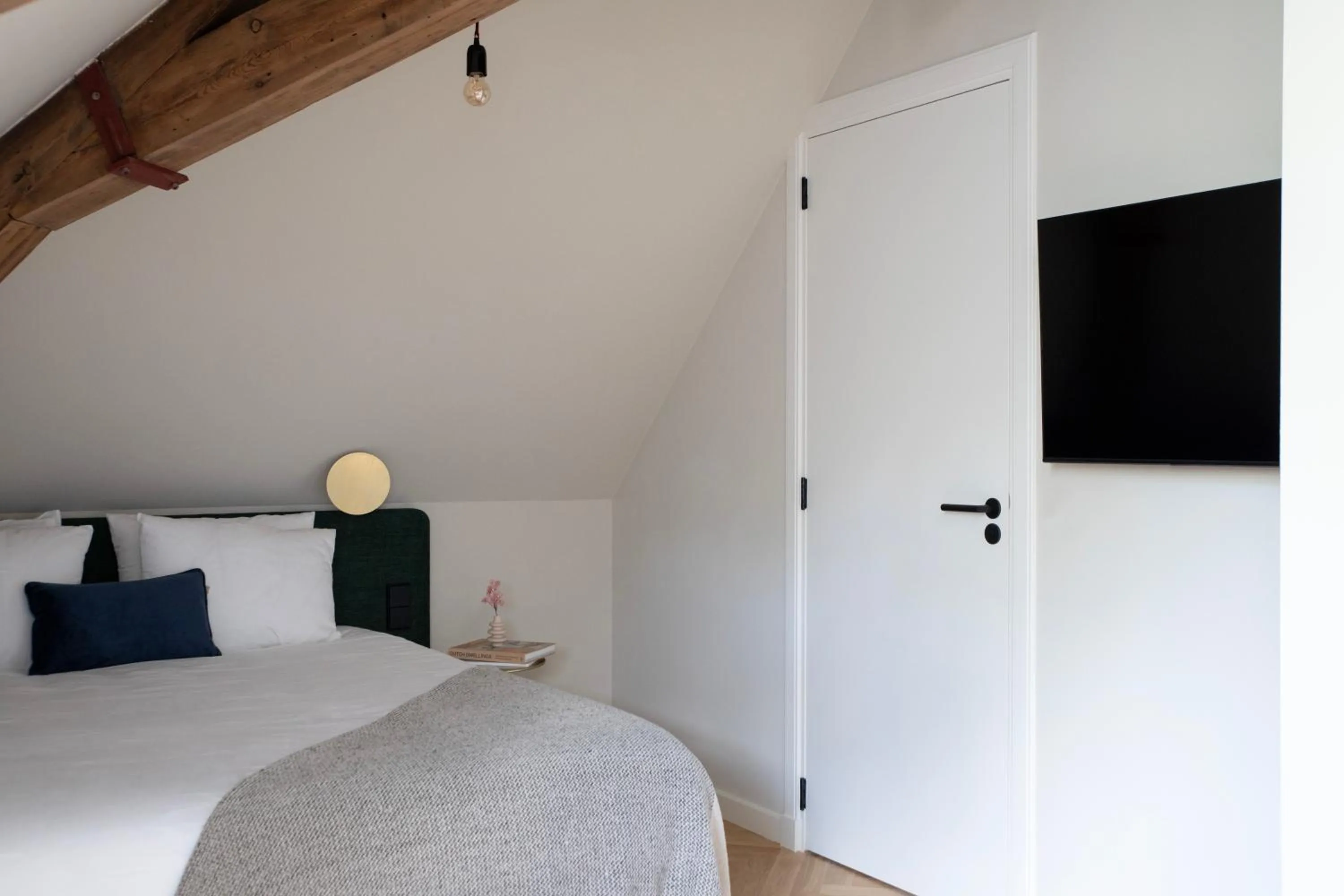 Bed in Bob W Oosterpark