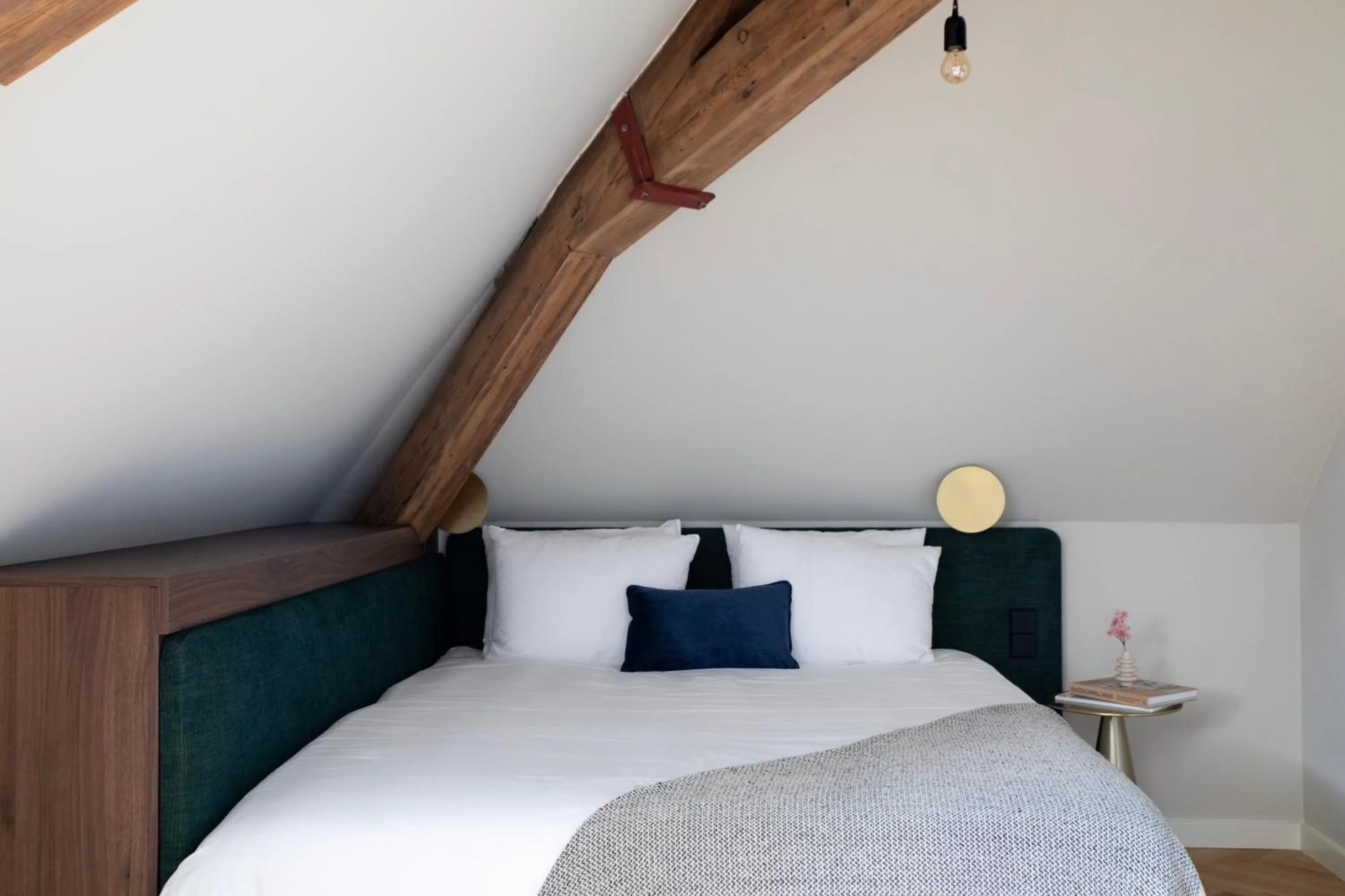 Bed in Bob W Oosterpark