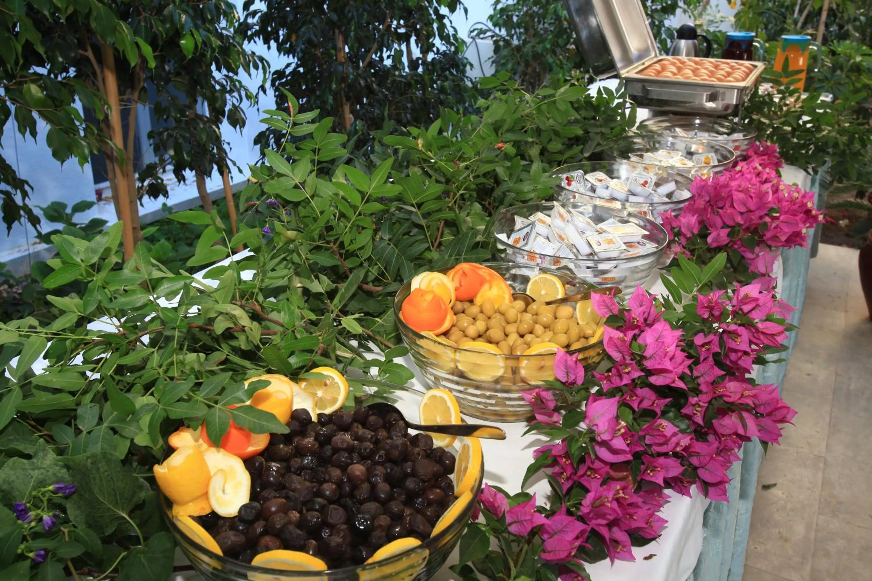 Buffet breakfast in Catamaran Hotel