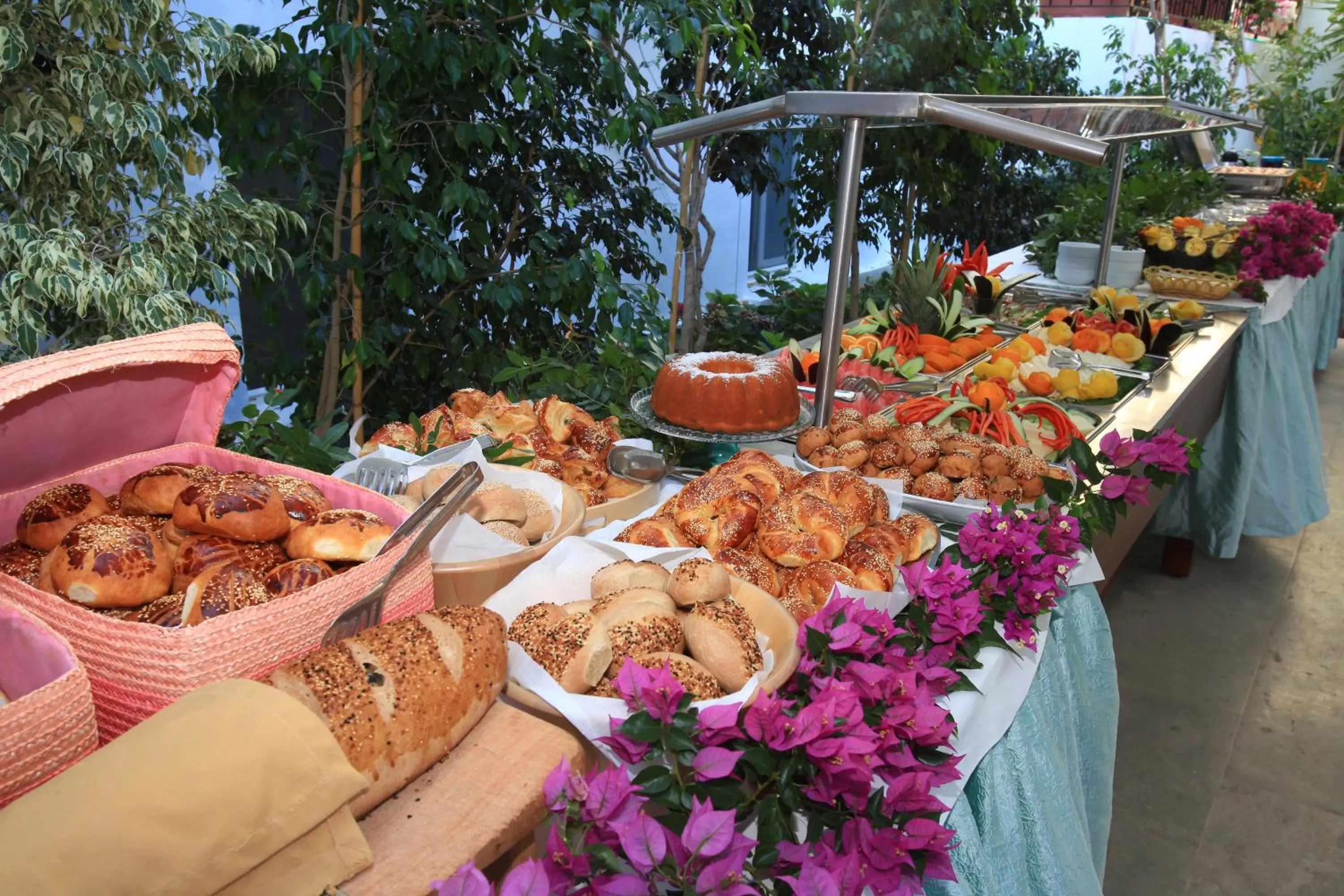 Continental breakfast in Catamaran Hotel