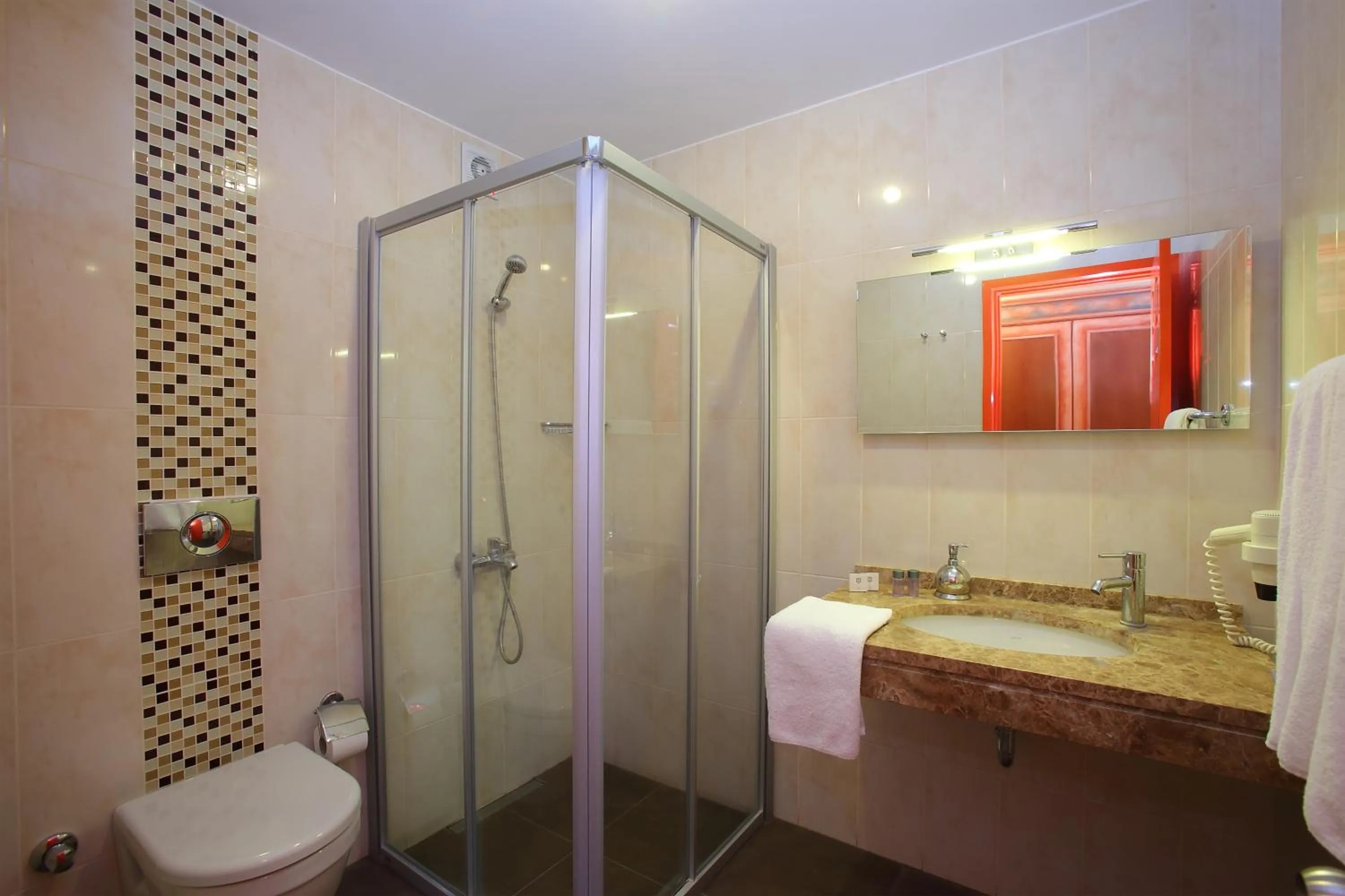 Shower in Catamaran Hotel