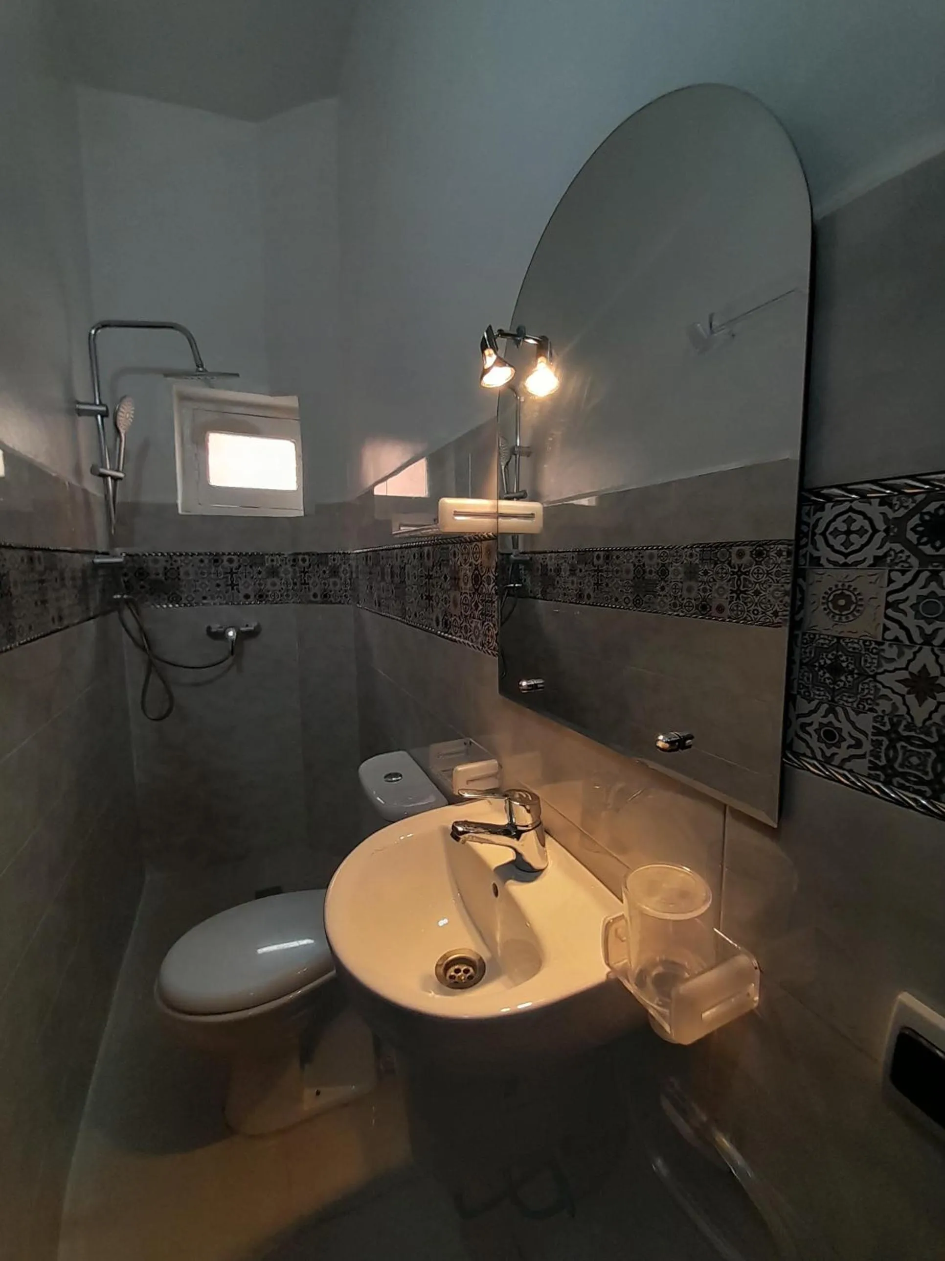 Shower in Hotel Mentaga