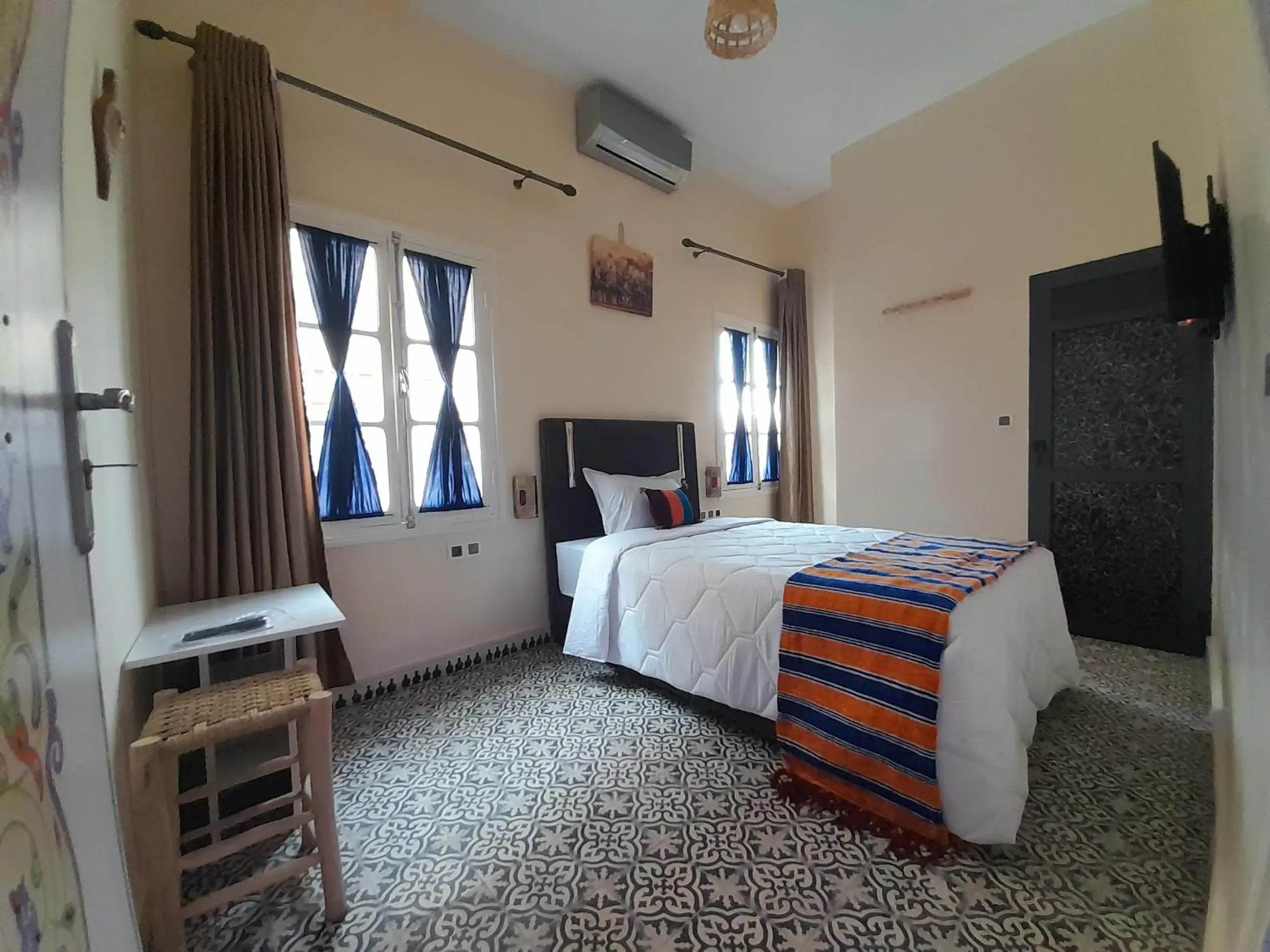 Single Room with Private Bathroom in Hotel Mentaga Single Room with Private Bathroom in Hotel Mentaga