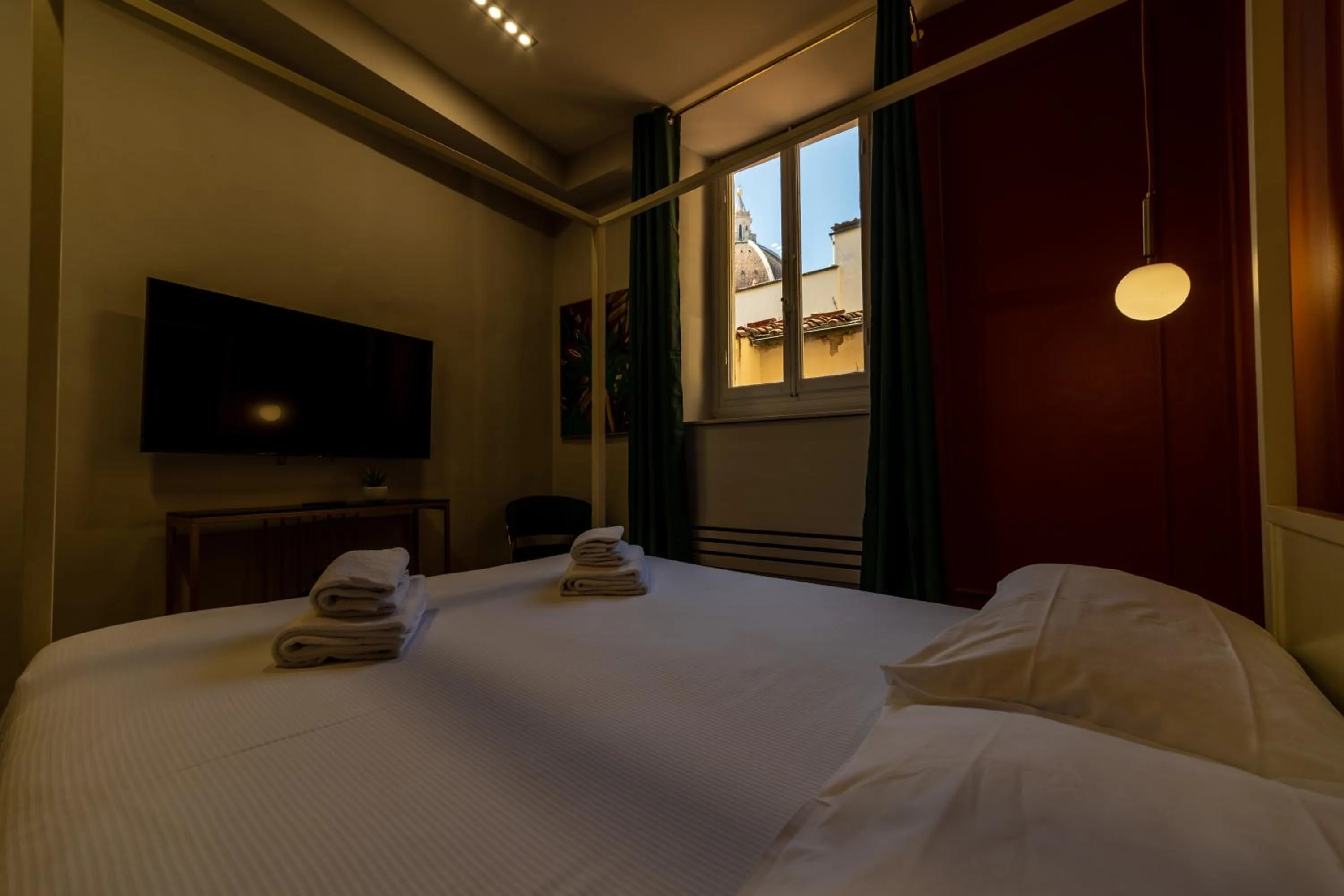 Photo of the whole room, Bed in Romantic Room Duomo