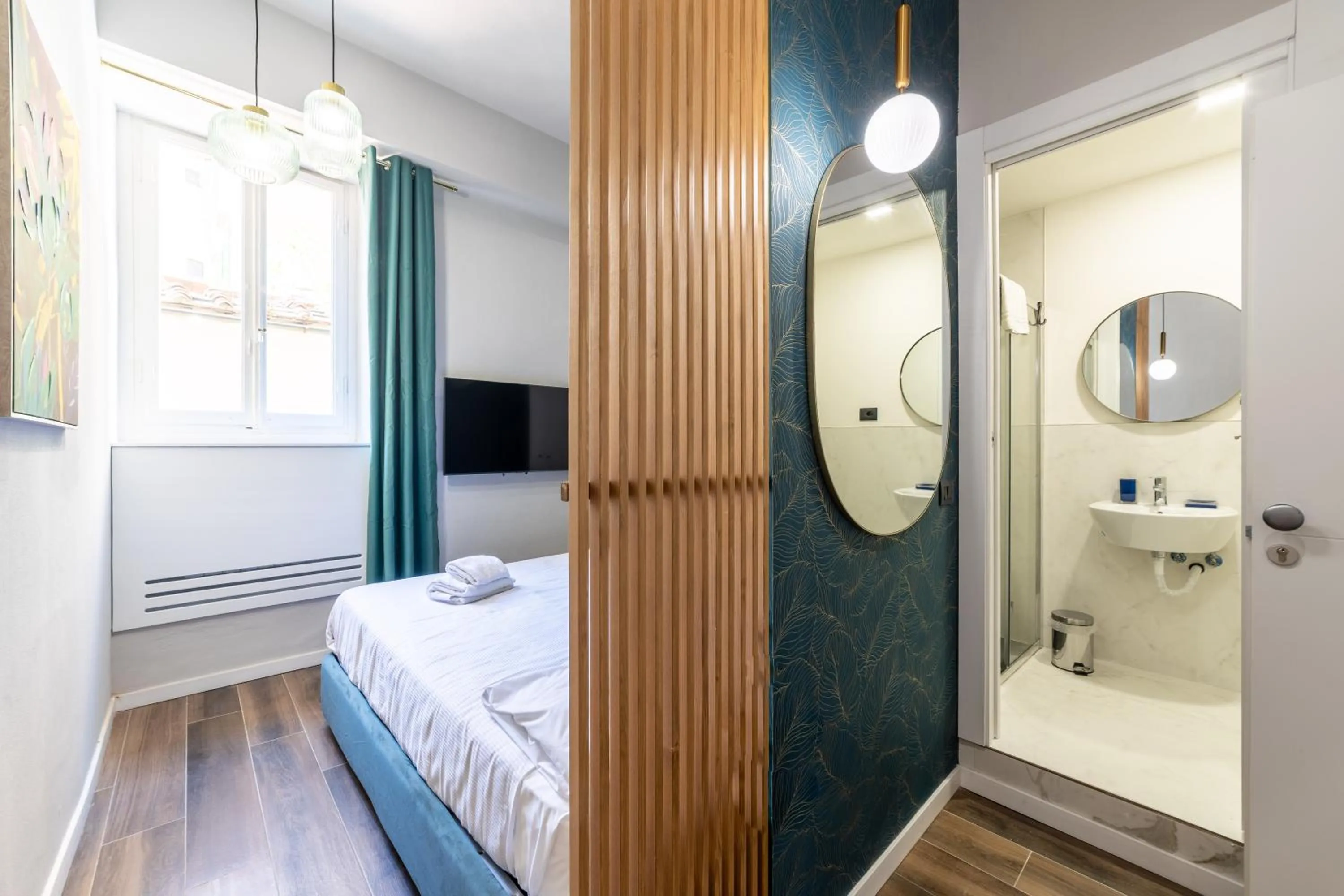 Bathroom, Bed in Romantic Room Duomo