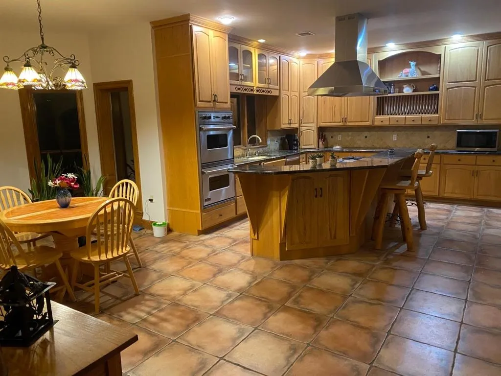 Kitchen or kitchenette in Chestnuthill Countryside Manor