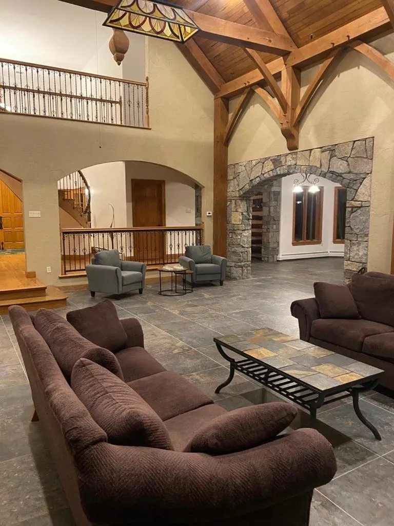 Communal lounge/ TV room in Chestnuthill Countryside Manor