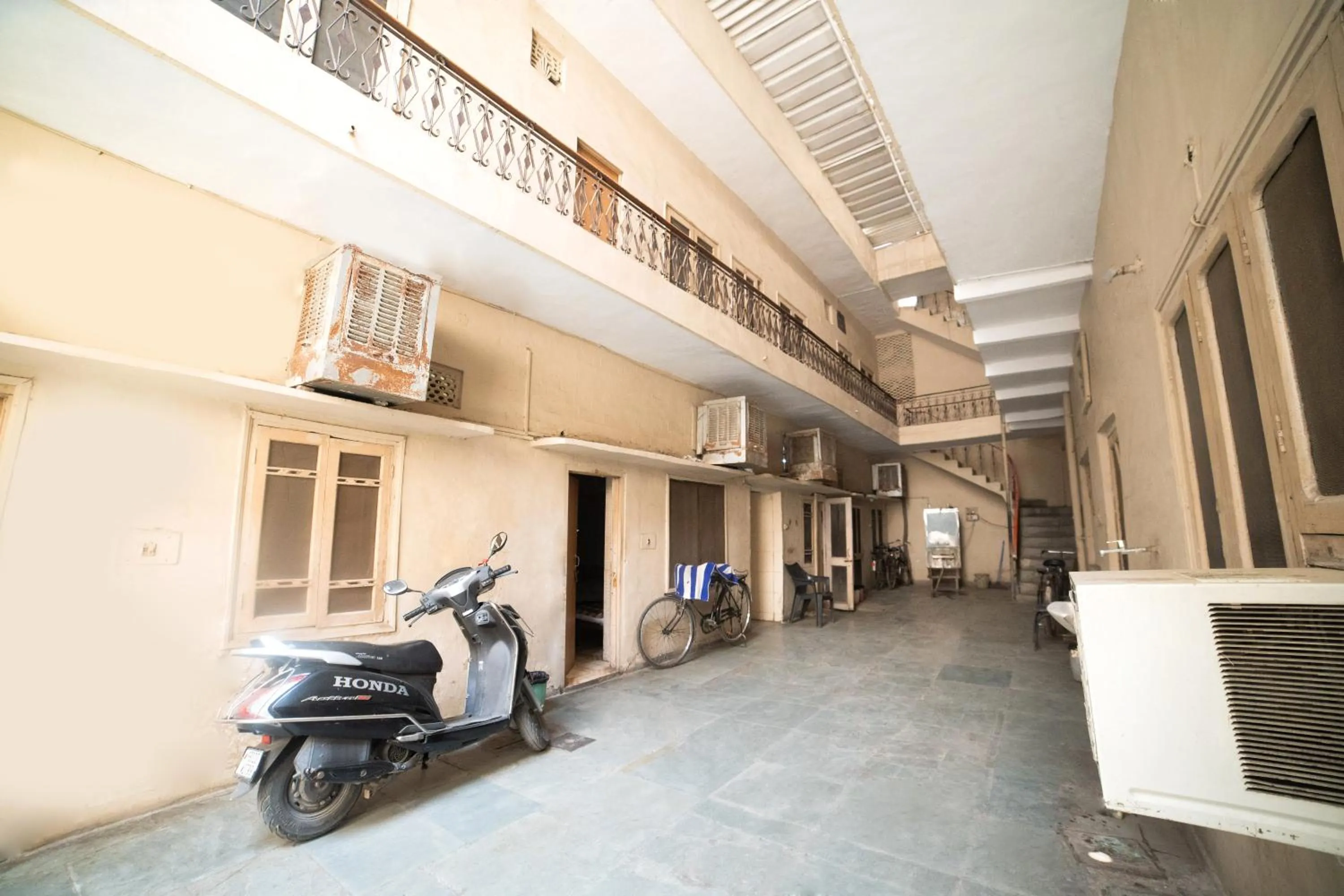 Parking in Hotel Raj Guest House