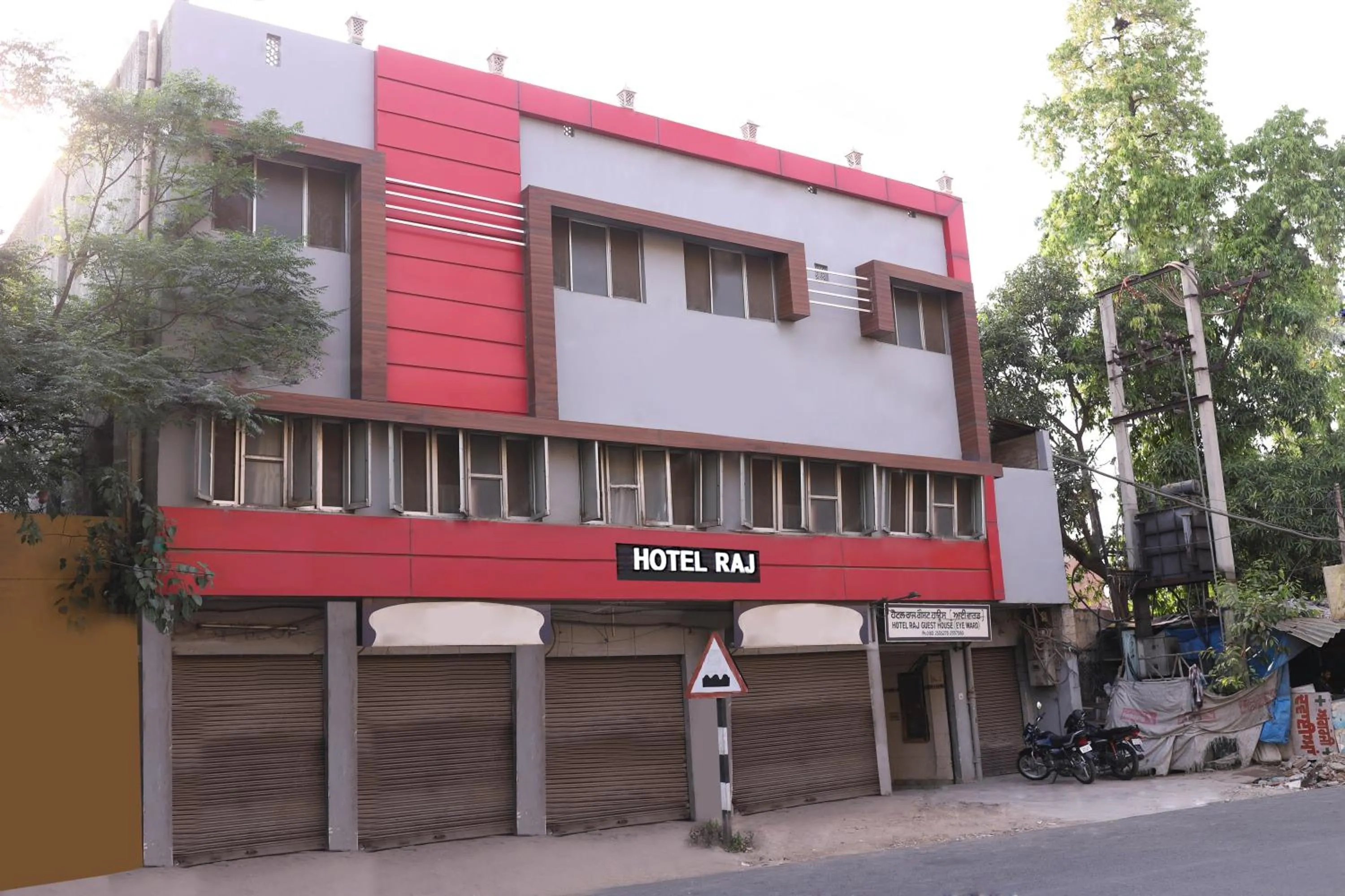 Property building in Hotel Raj Guest House