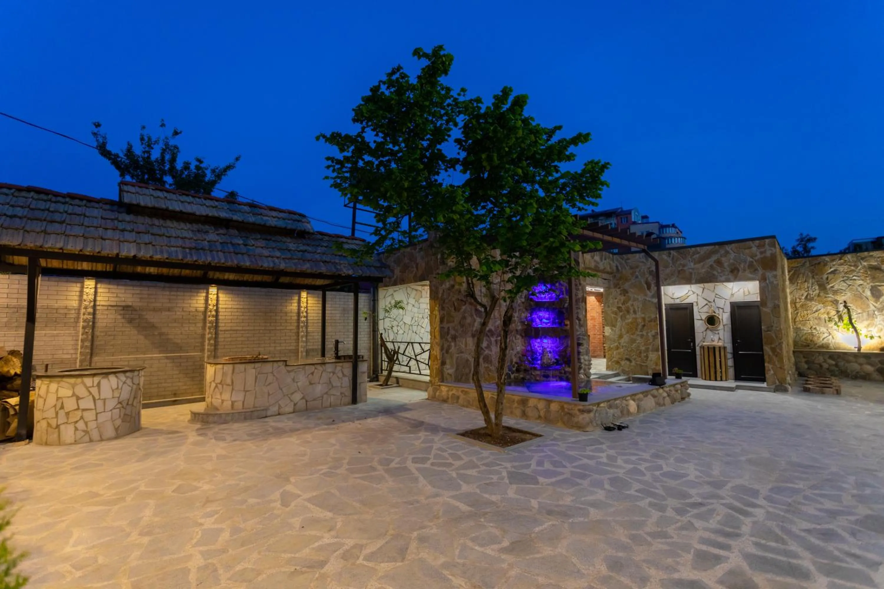 Property building in Hotel West Way