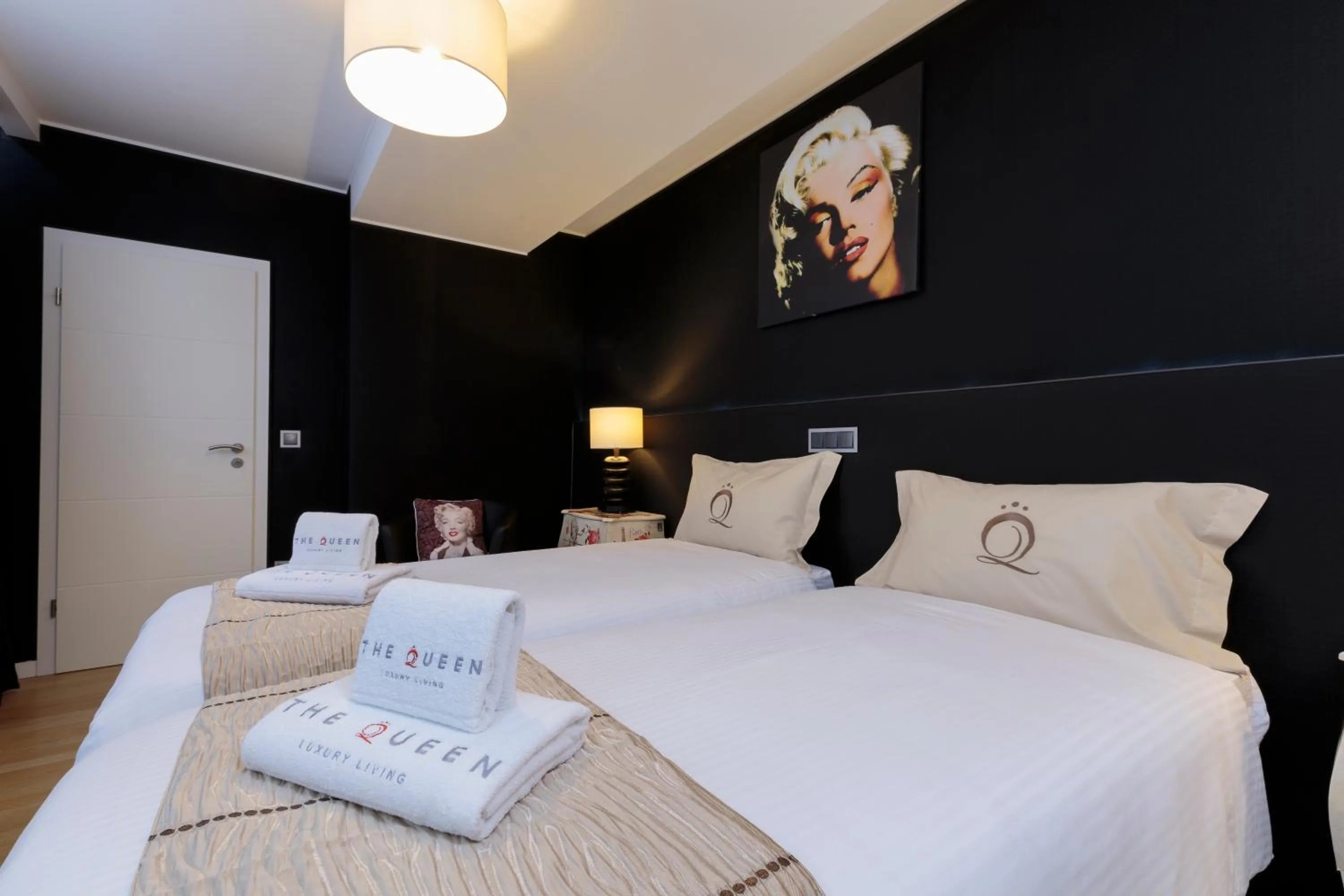 Bedroom, Bed in The Queen Luxury Apartments - Villa Marilyn