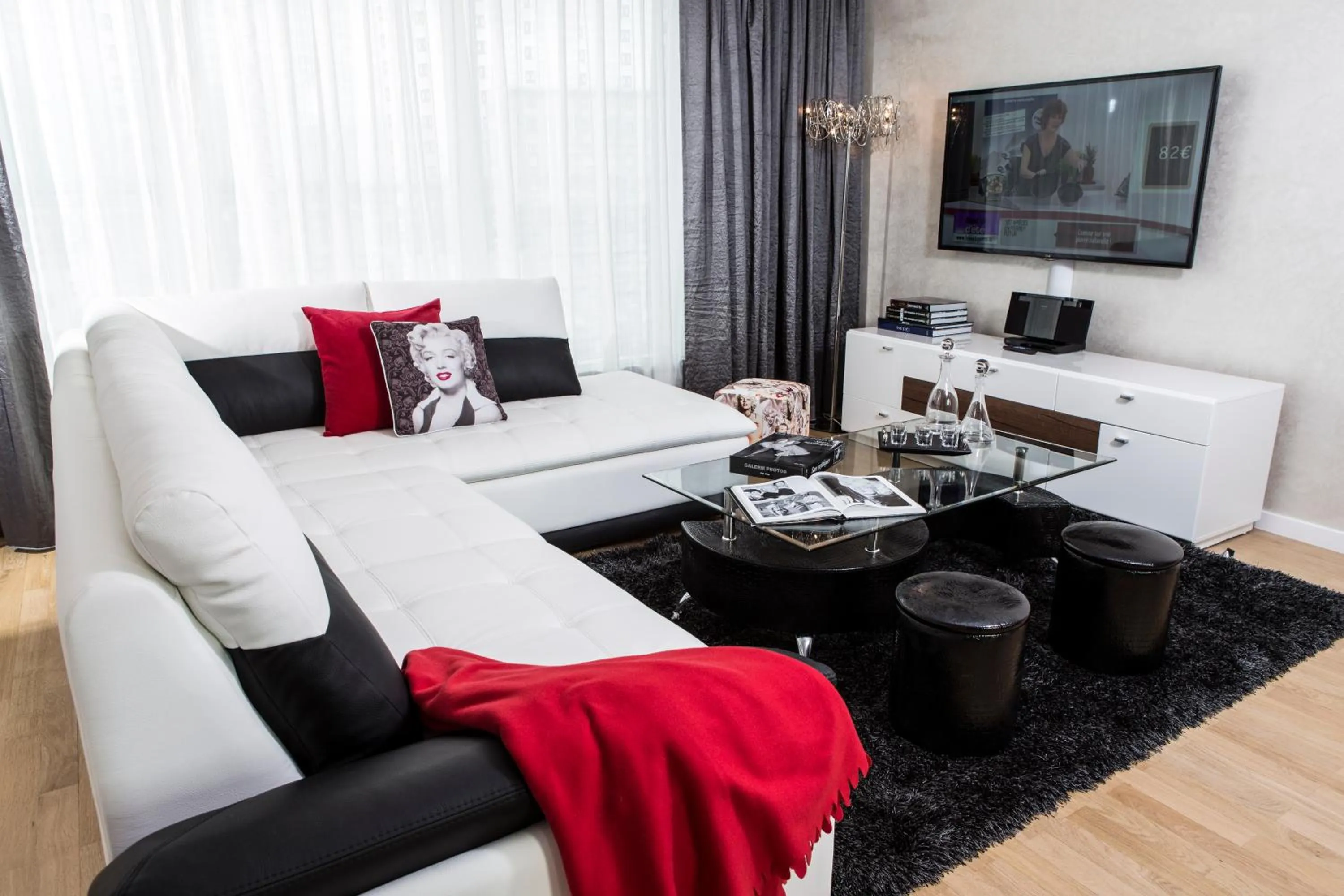 TV and multimedia in The Queen Luxury Apartments - Villa Marilyn