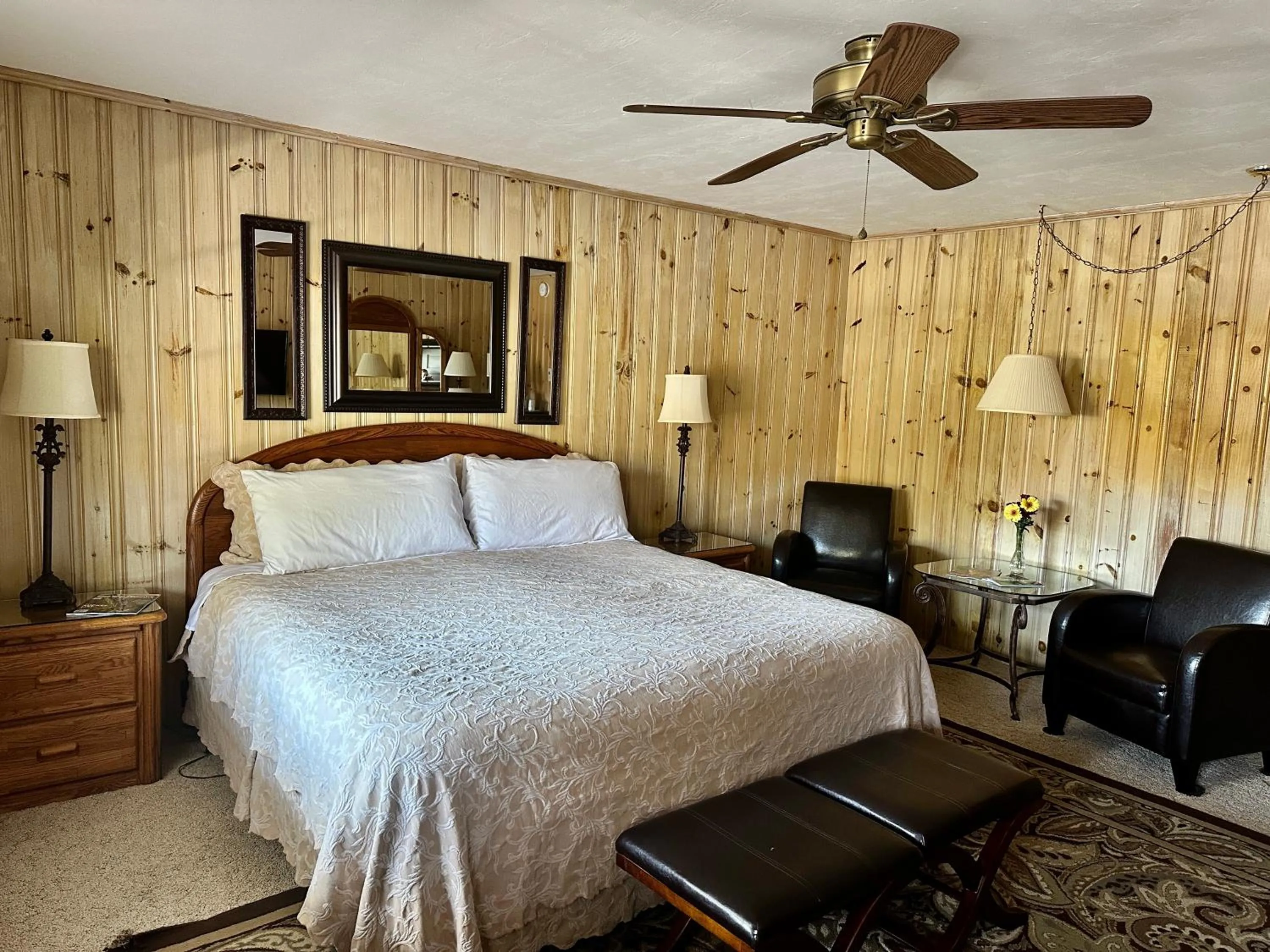 Bed in Azalea Garden Inn