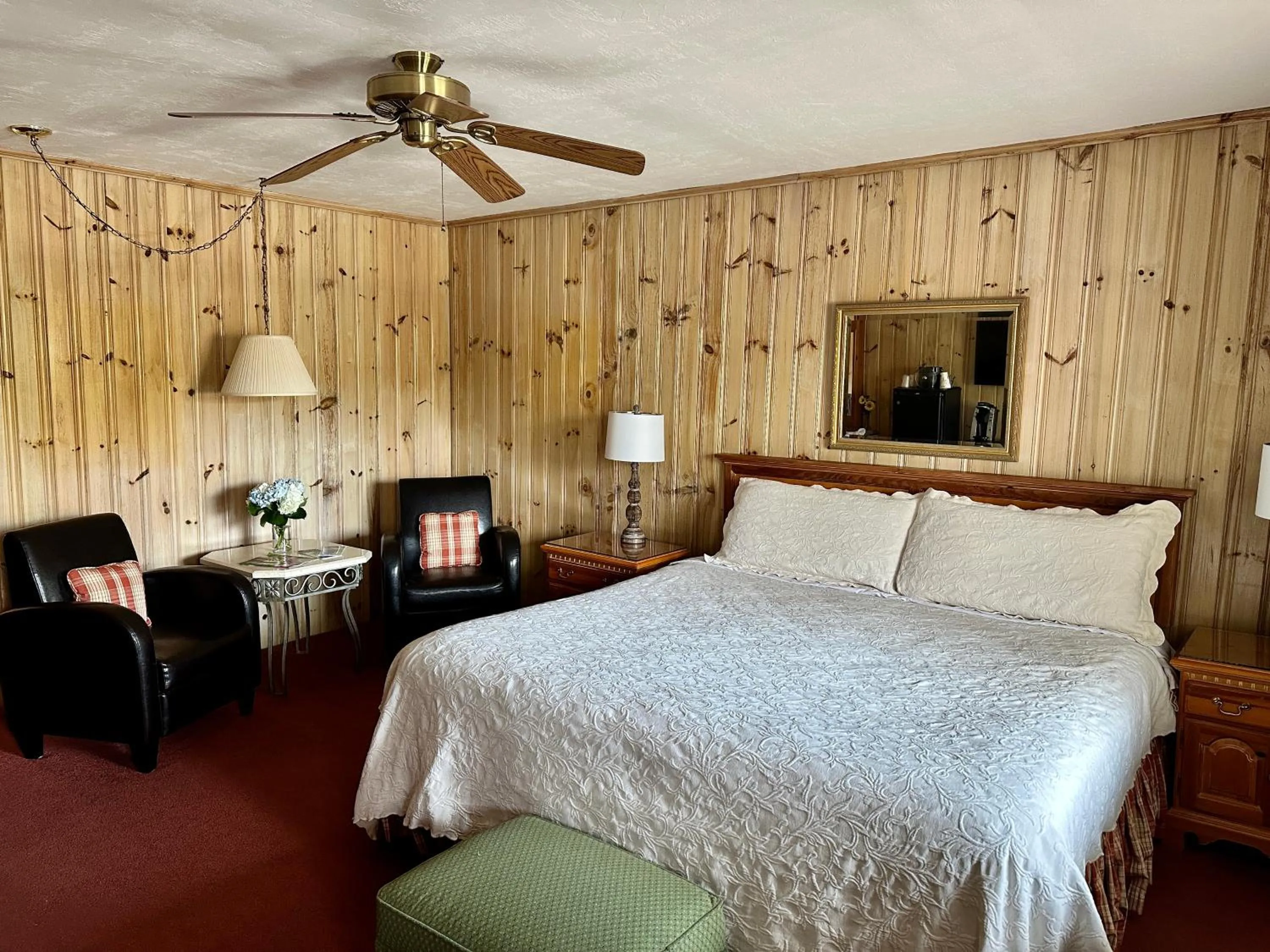 Bed in Azalea Garden Inn