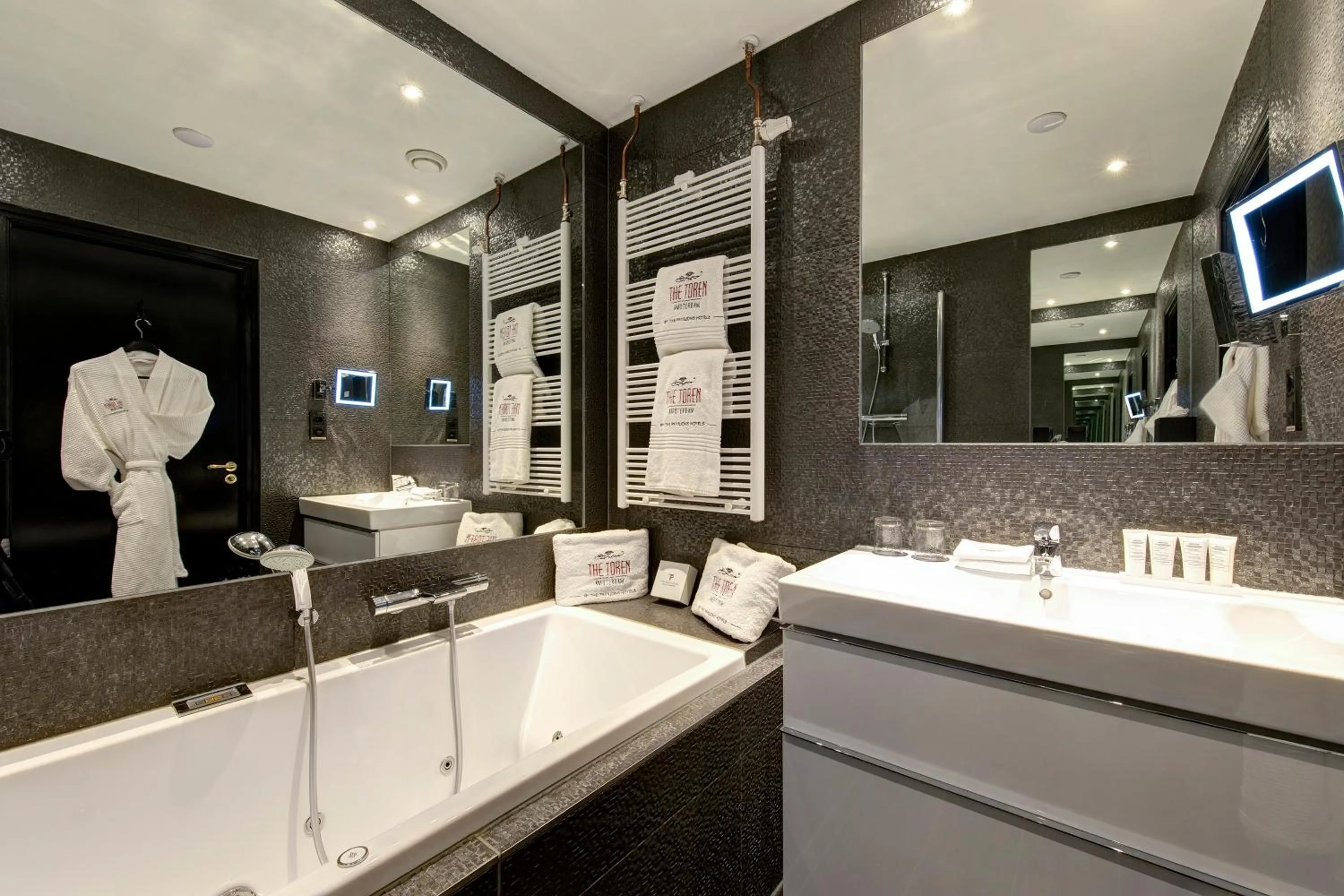 Bathroom in The Pavilions Amsterdam, The Toren