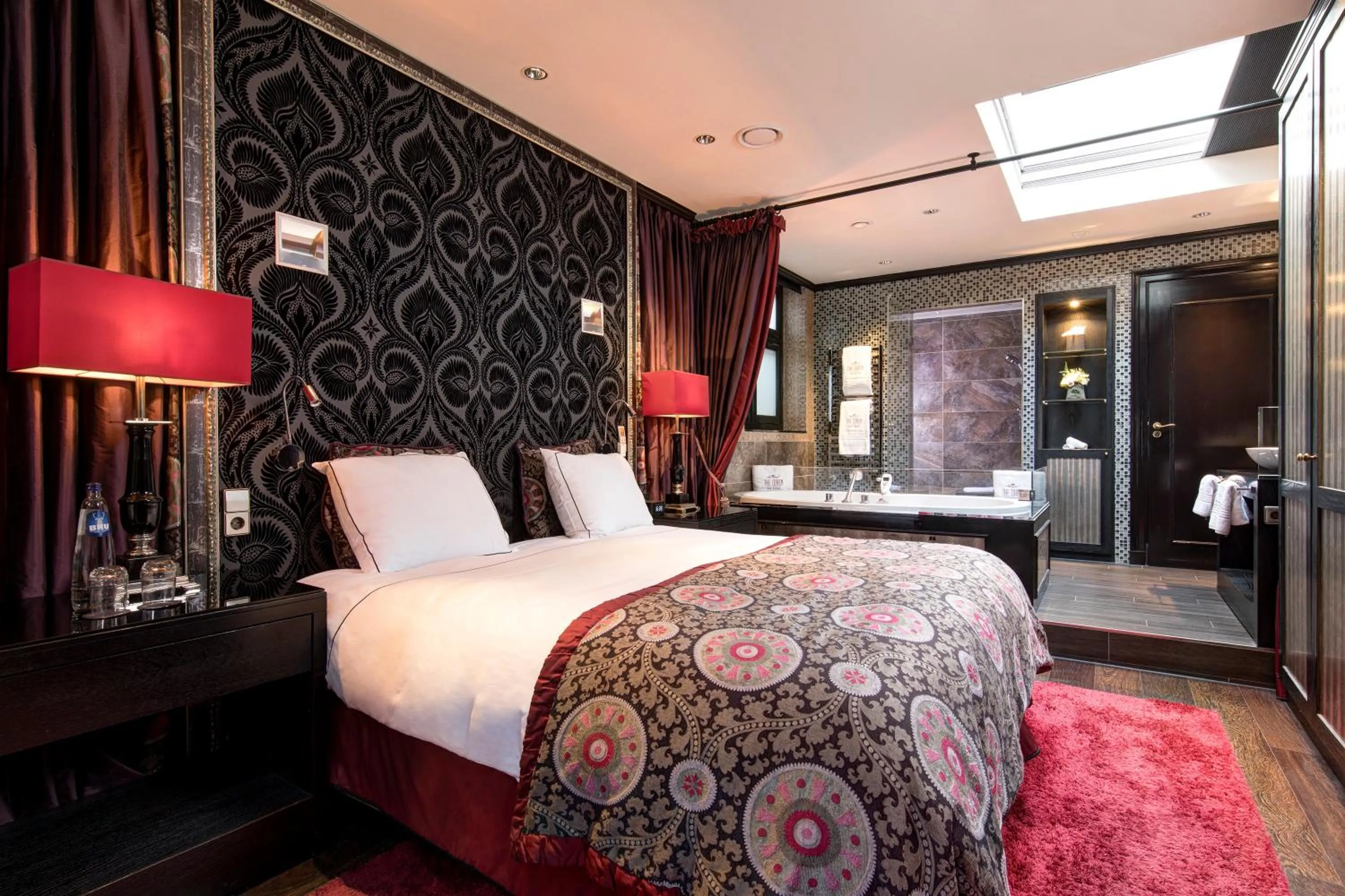 Bed in The Pavilions Amsterdam, The Toren