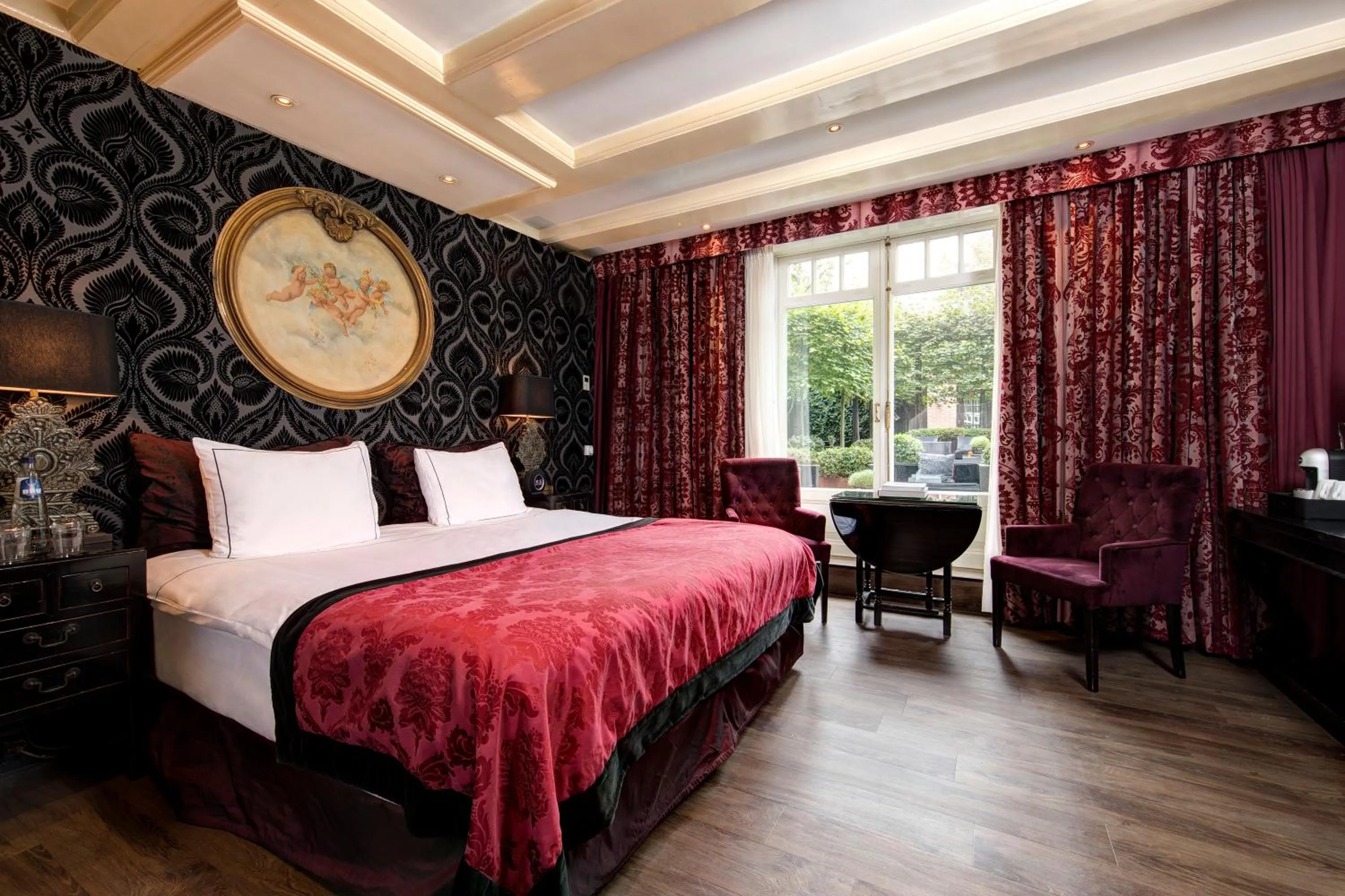 Bed in The Pavilions Amsterdam, The Toren