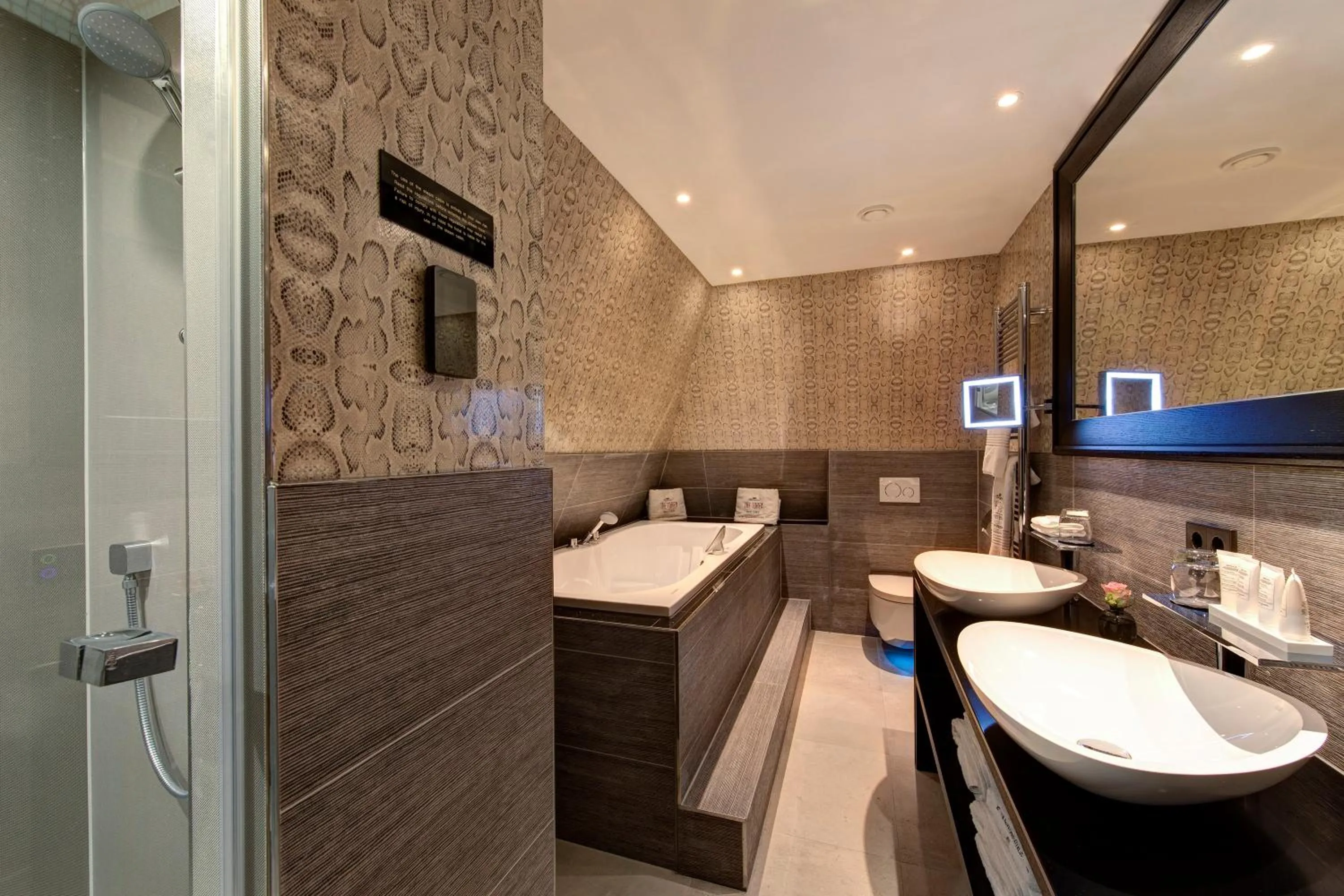 Bathroom in The Pavilions Amsterdam, The Toren