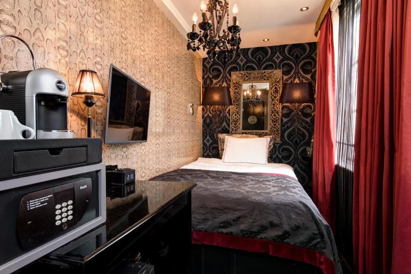 TV and multimedia, Bed in The Pavilions Amsterdam, The Toren