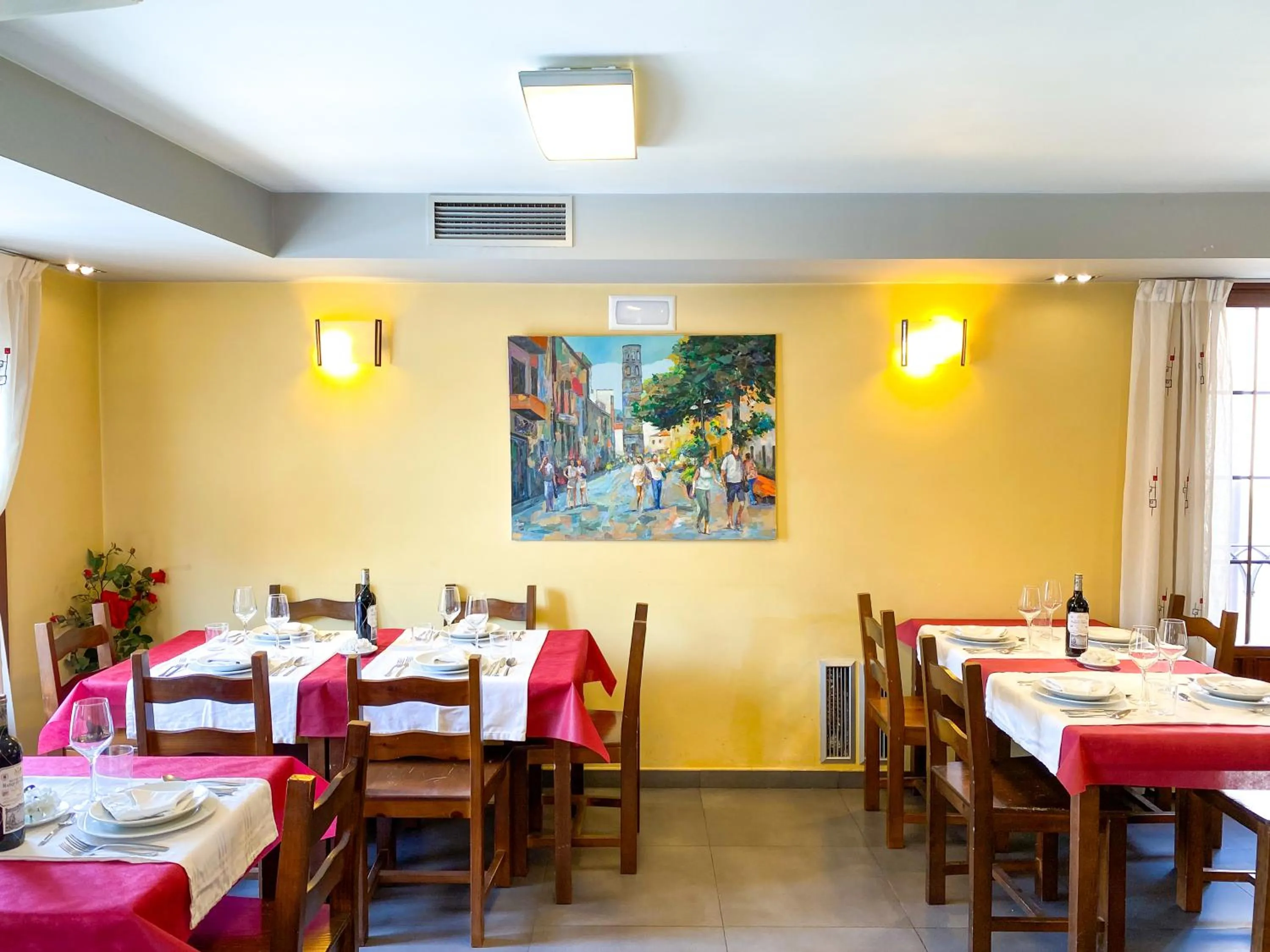 Restaurant/places to eat in Hostal Ainoa