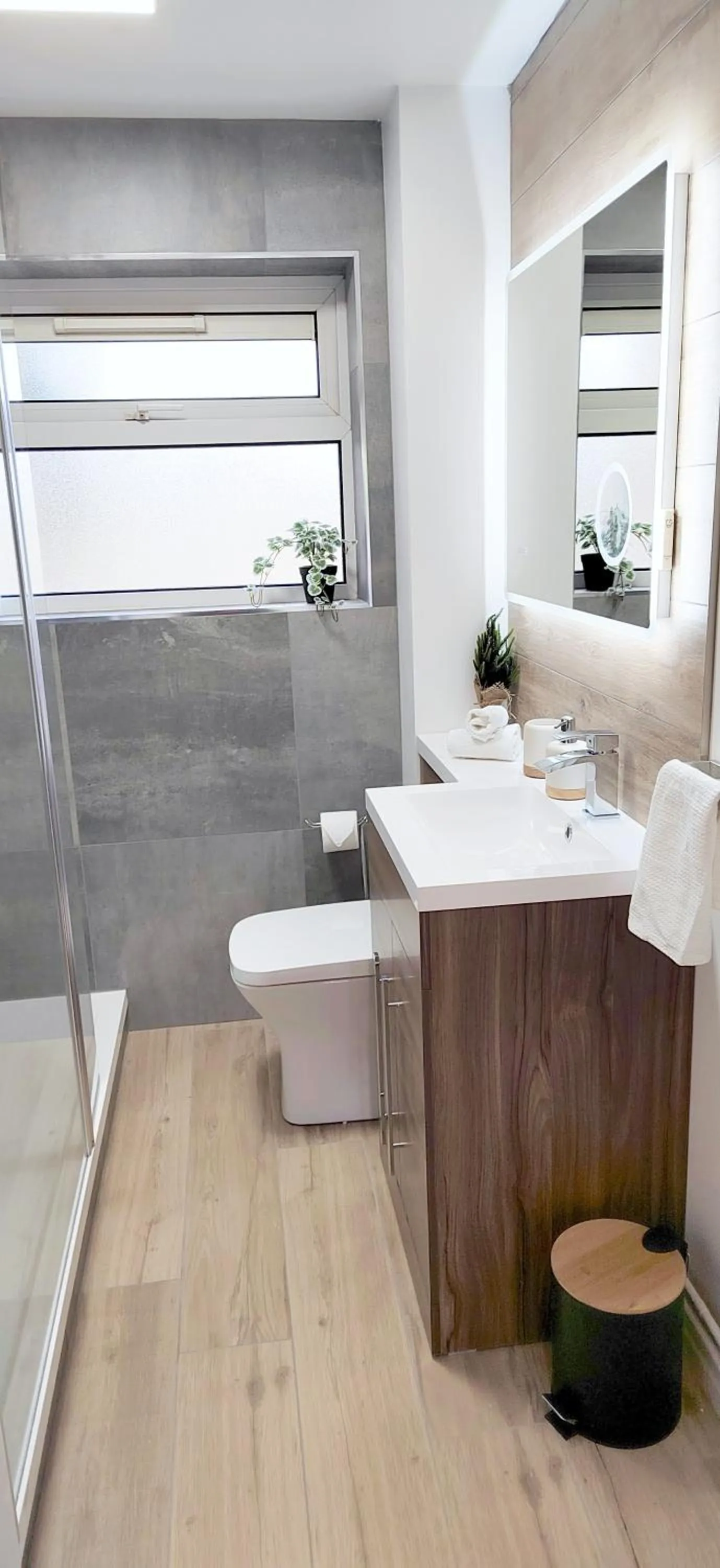 Shower in Modern 2 BR Apartment near Town