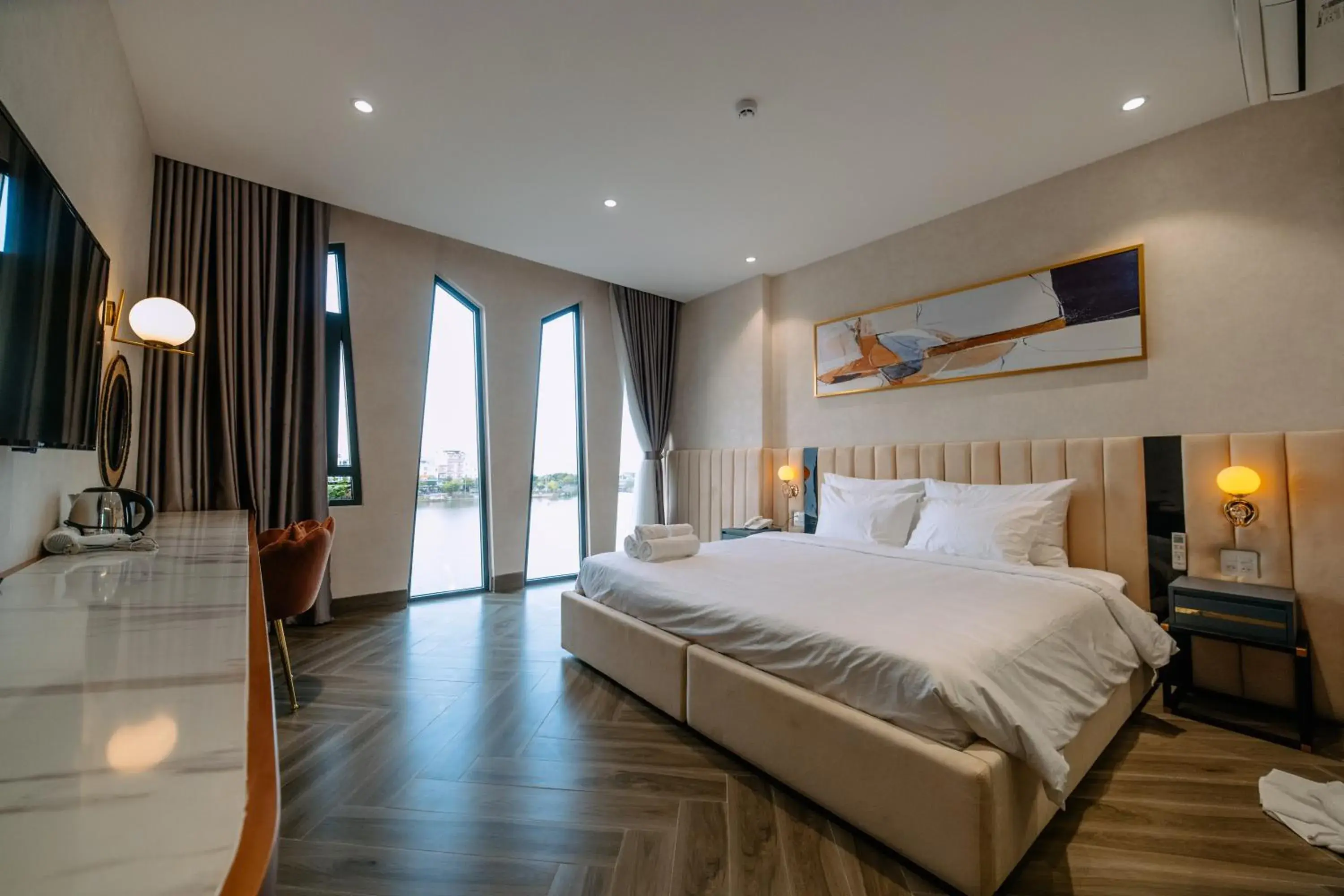 Double Room with Lake View in La Beaute Hotel Quy Nhơn Double Room with Lake View in La Beaute Hotel Quy Nhơn