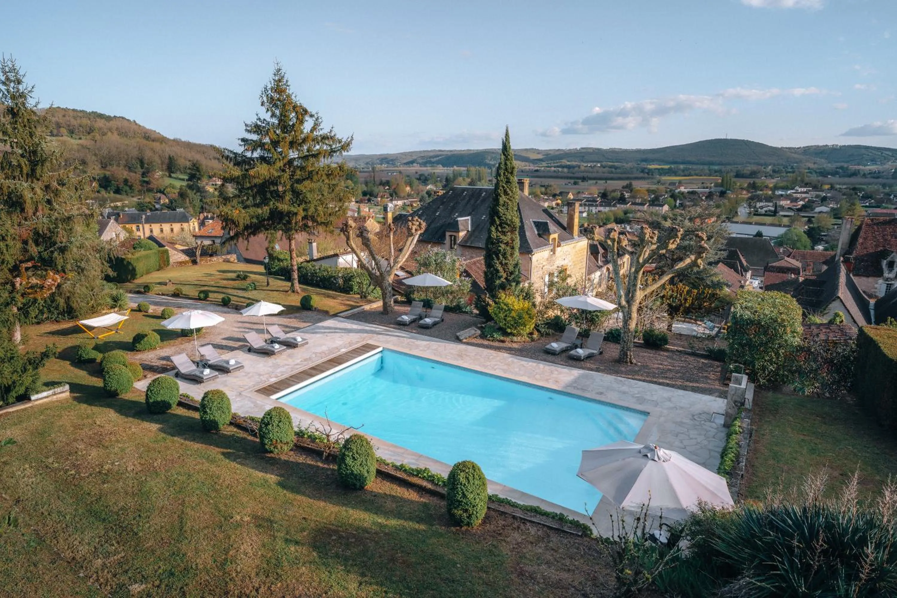 Swimming pool in Hôtel l'Abbaye