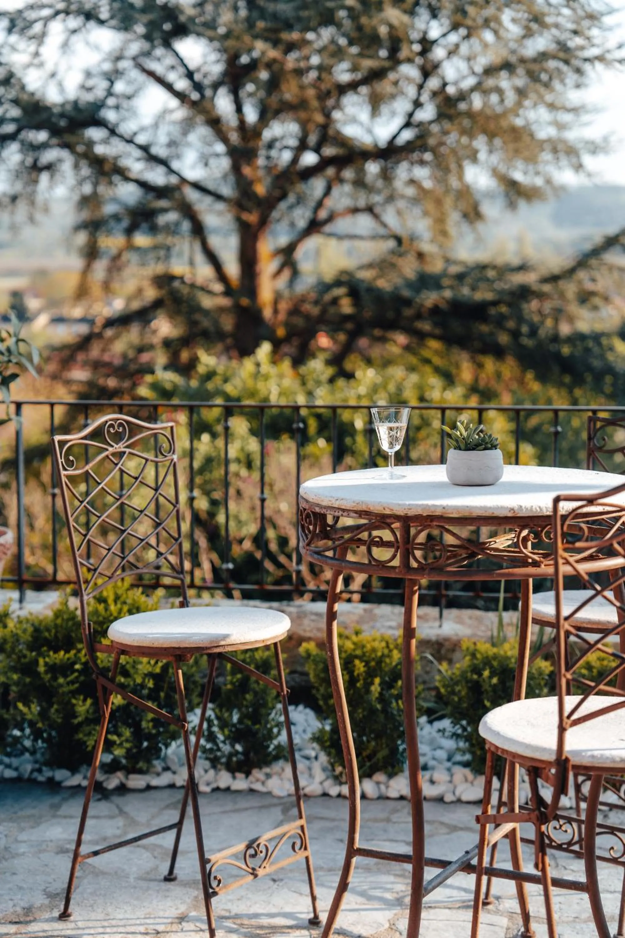 Patio in Hôtel l'Abbaye