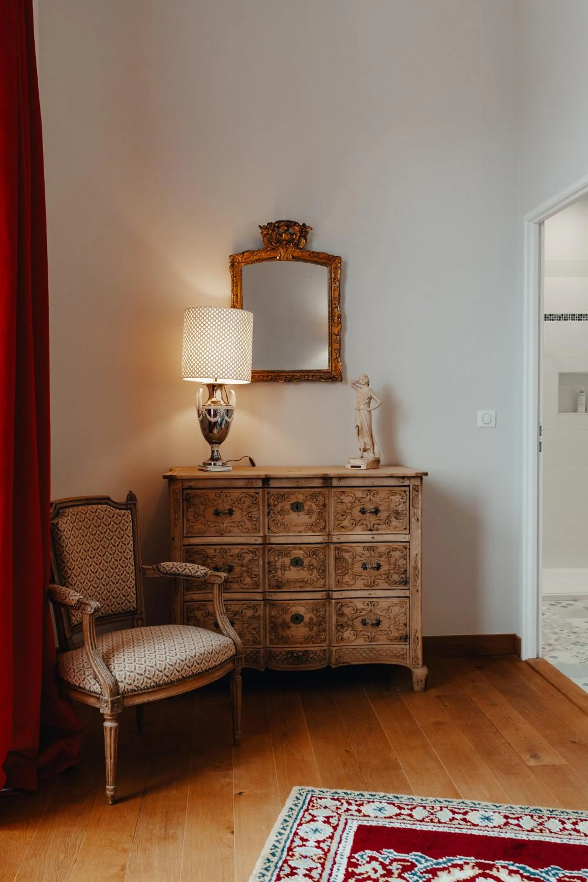 wardrobe in Hôtel l'Abbaye