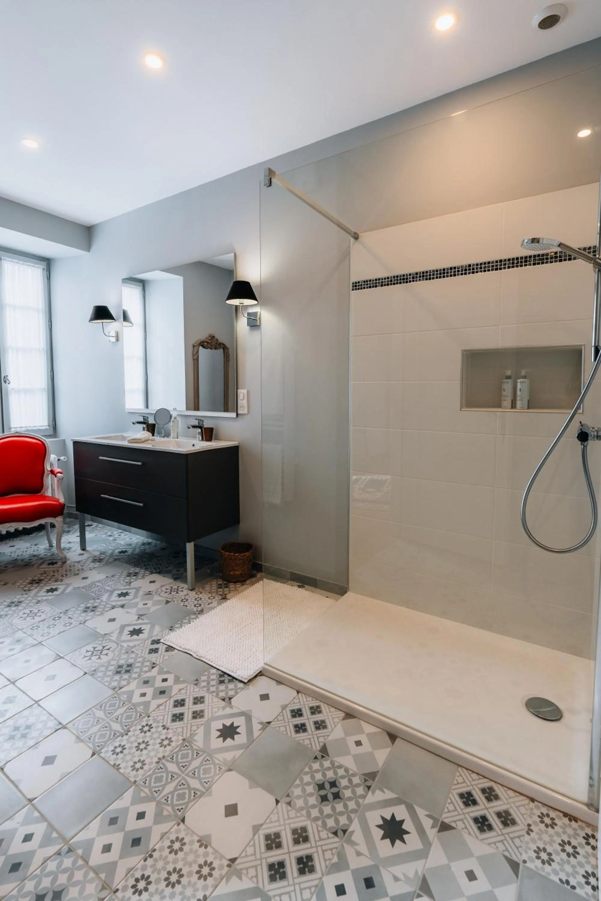 Shower in Hôtel l'Abbaye