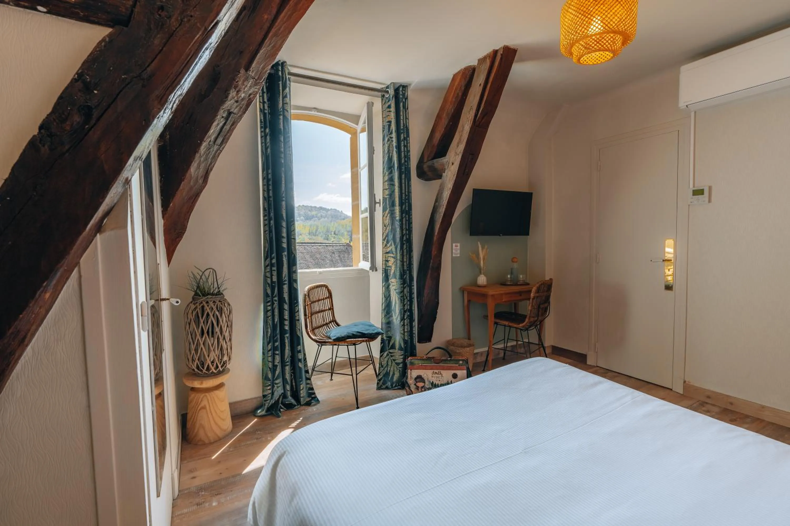 Bedroom, Bed in Hôtel l'Abbaye