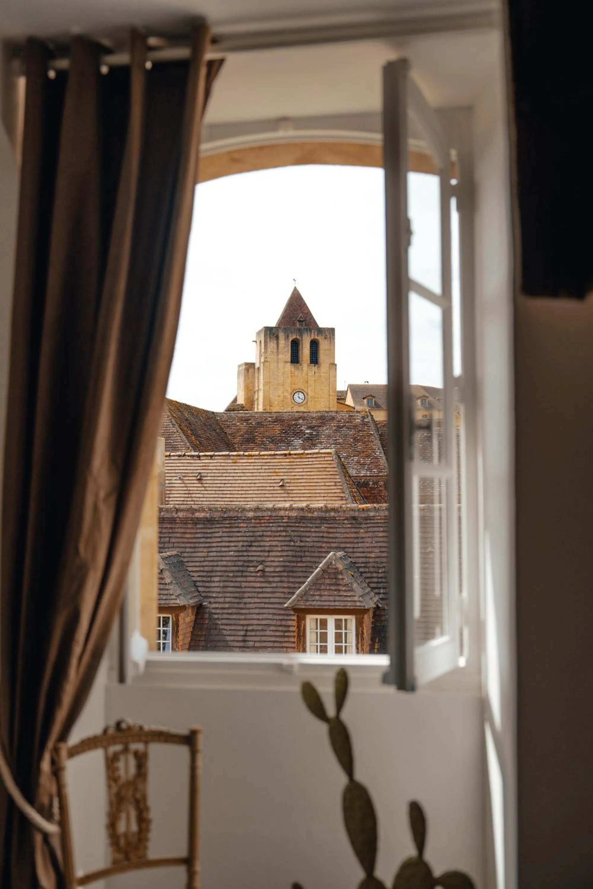 City view in Hôtel l'Abbaye
